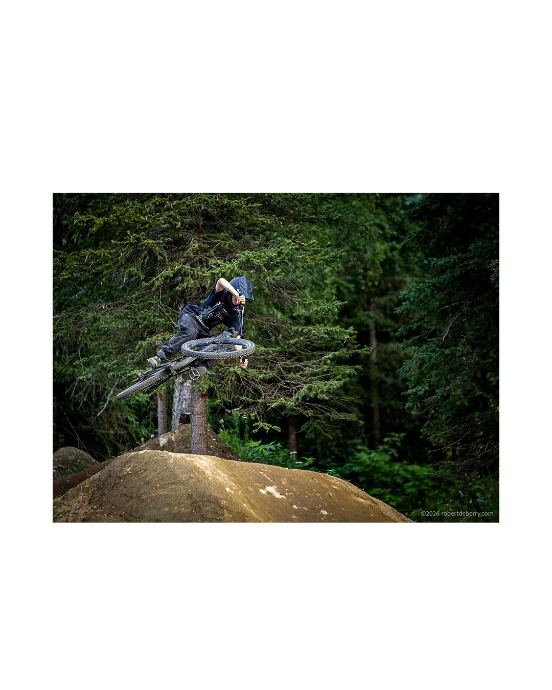 @aksel.elliott smooth through the jump section @hilltop907 

#bikepark #shotoncanon #dirtjumping