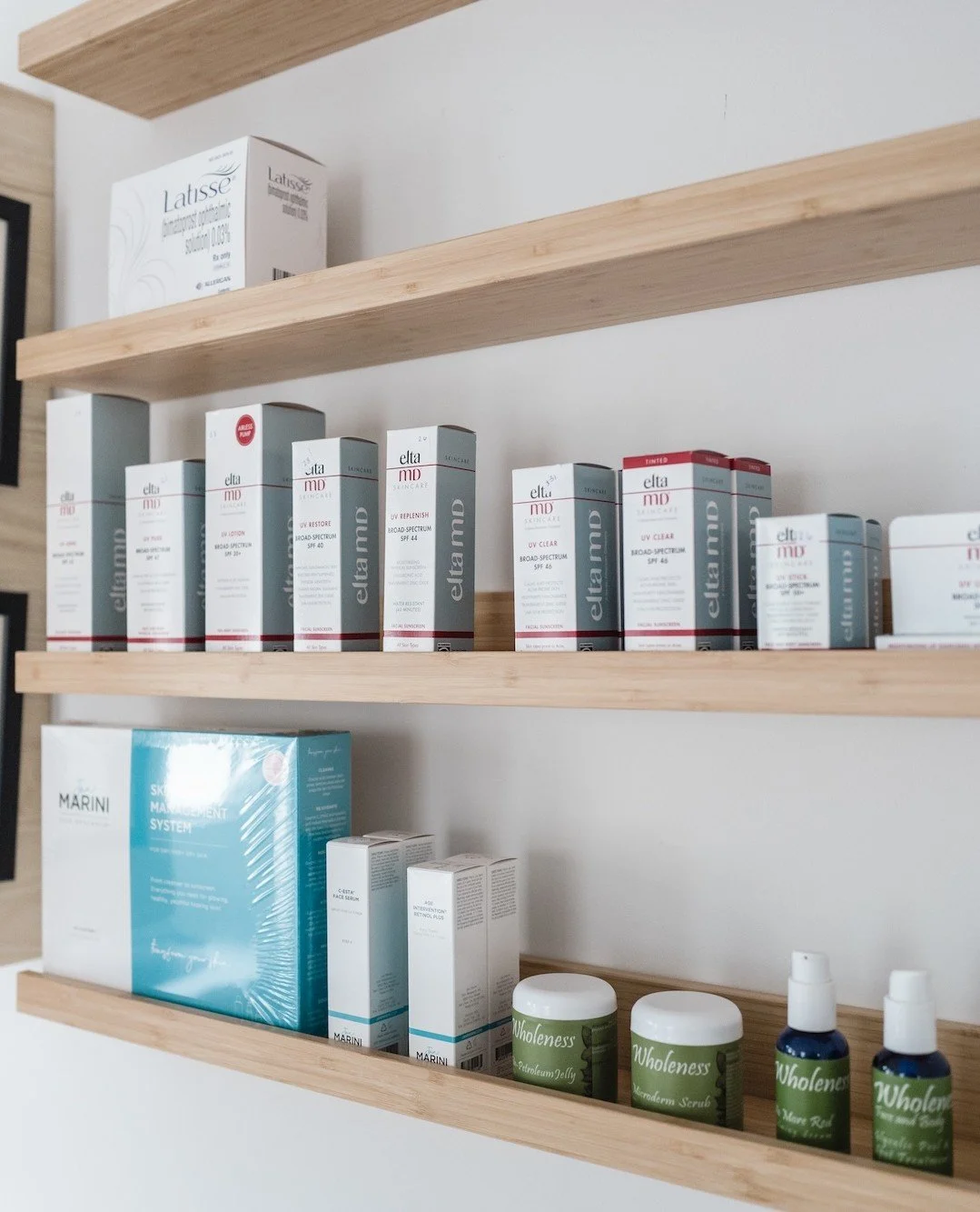 Daily SPF is non-negotiable in the fall, too. If you haven&rsquo;t found one you love, I stock lightweight formulas that play well with skin health. Grab one at your appointment.
#SPF #PDX