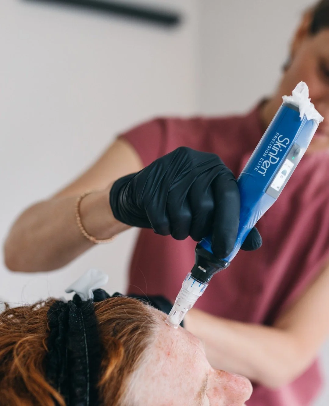 Microneedling with PRF (platelet-rich fibrin) is Ideal for:

🖤 Improving skin texture and tone
🖤 Softening fine lines
🖤 Supporting collagen over time
🖤 Acne scarring and skin quality
#PortlandOregon #Microneedling