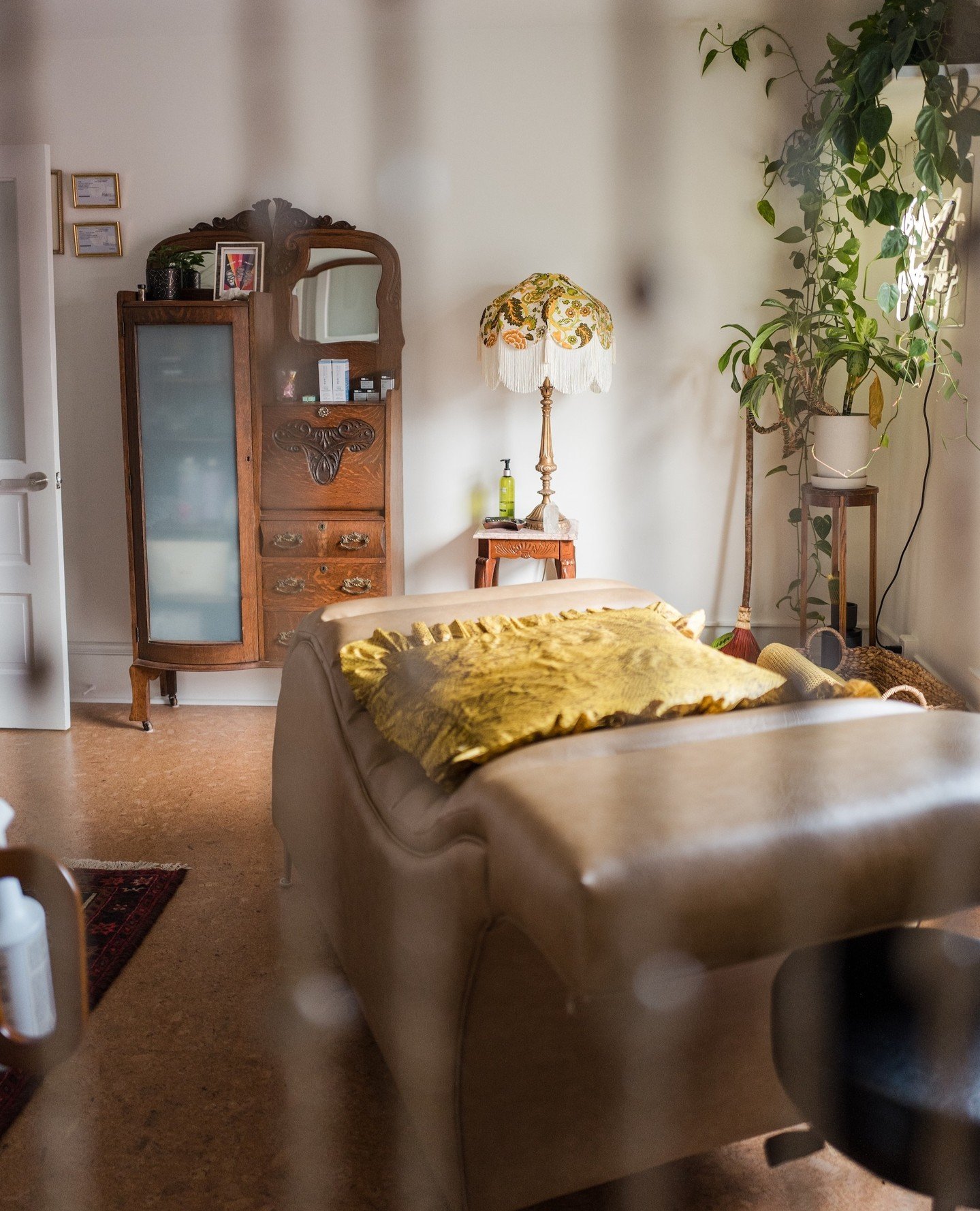 The Heal House has a lot to offer. 
#PDX #Massage #Acupuncture #Facials #Lashes #Aesthetics