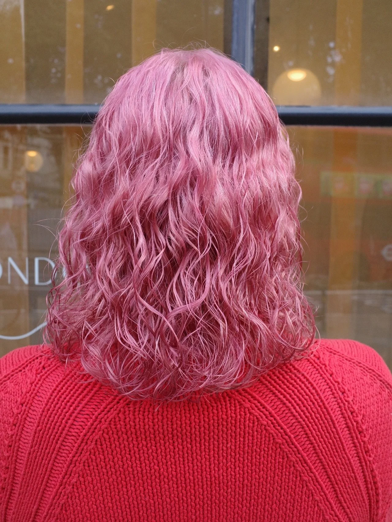 Bleach colour &amp; curly haircut by @honami_0220