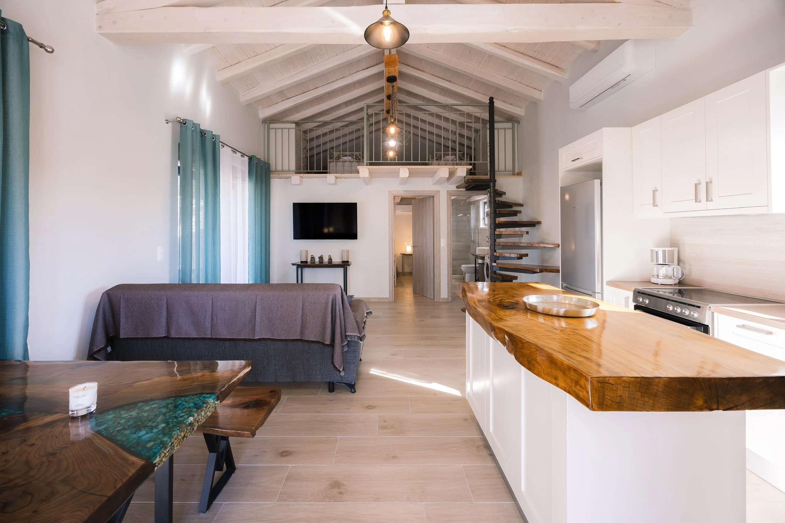 OVR_Villa_Estia-1.jpg
