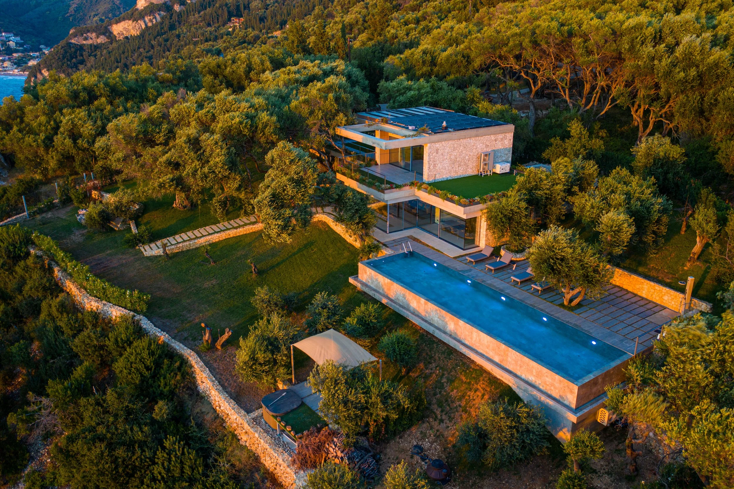 Stunning luxury property amongst olive groove.
