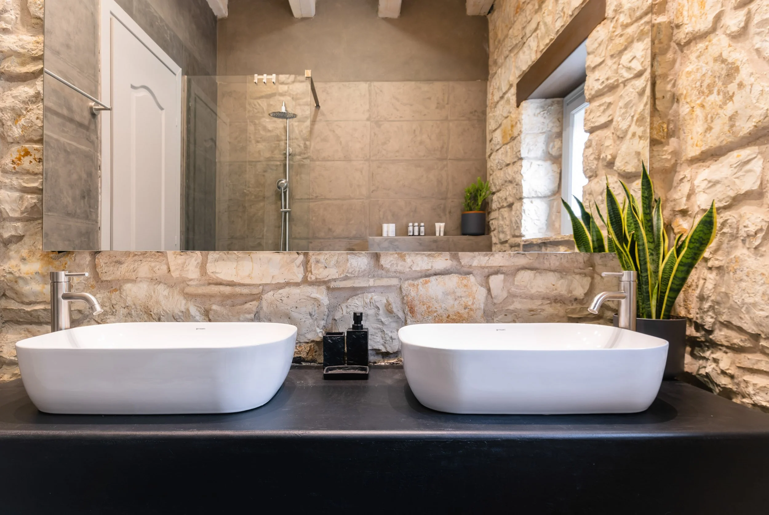 OVR_Villa_Stone-28.jpg