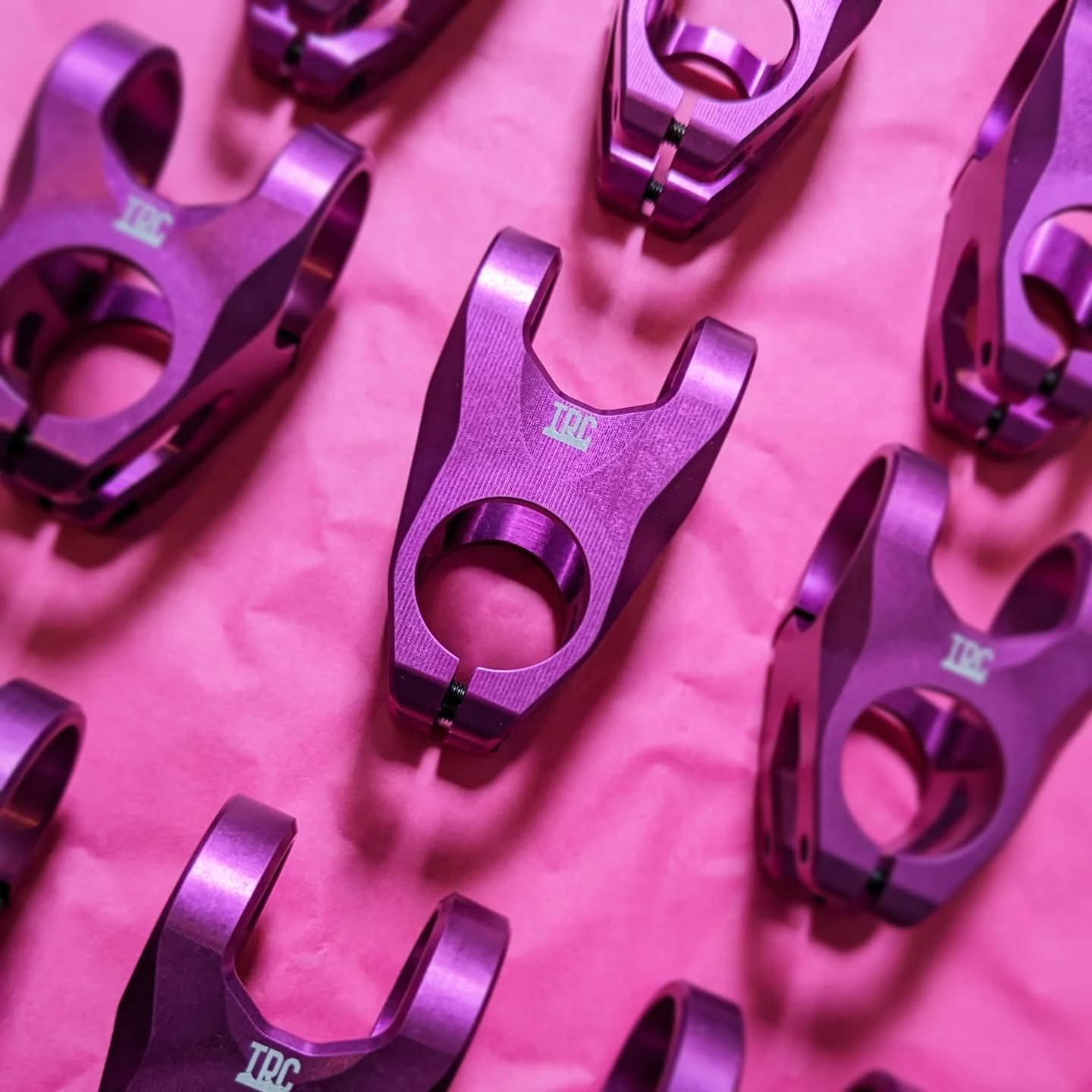 A bit of violet appreciation time 💜 

#threerockcomponents #trc #onepiecestem #mtb #mtbireland #enduromtb #cncbikeparts #bikeparts #bikecomponents #newbike #mountainbiking