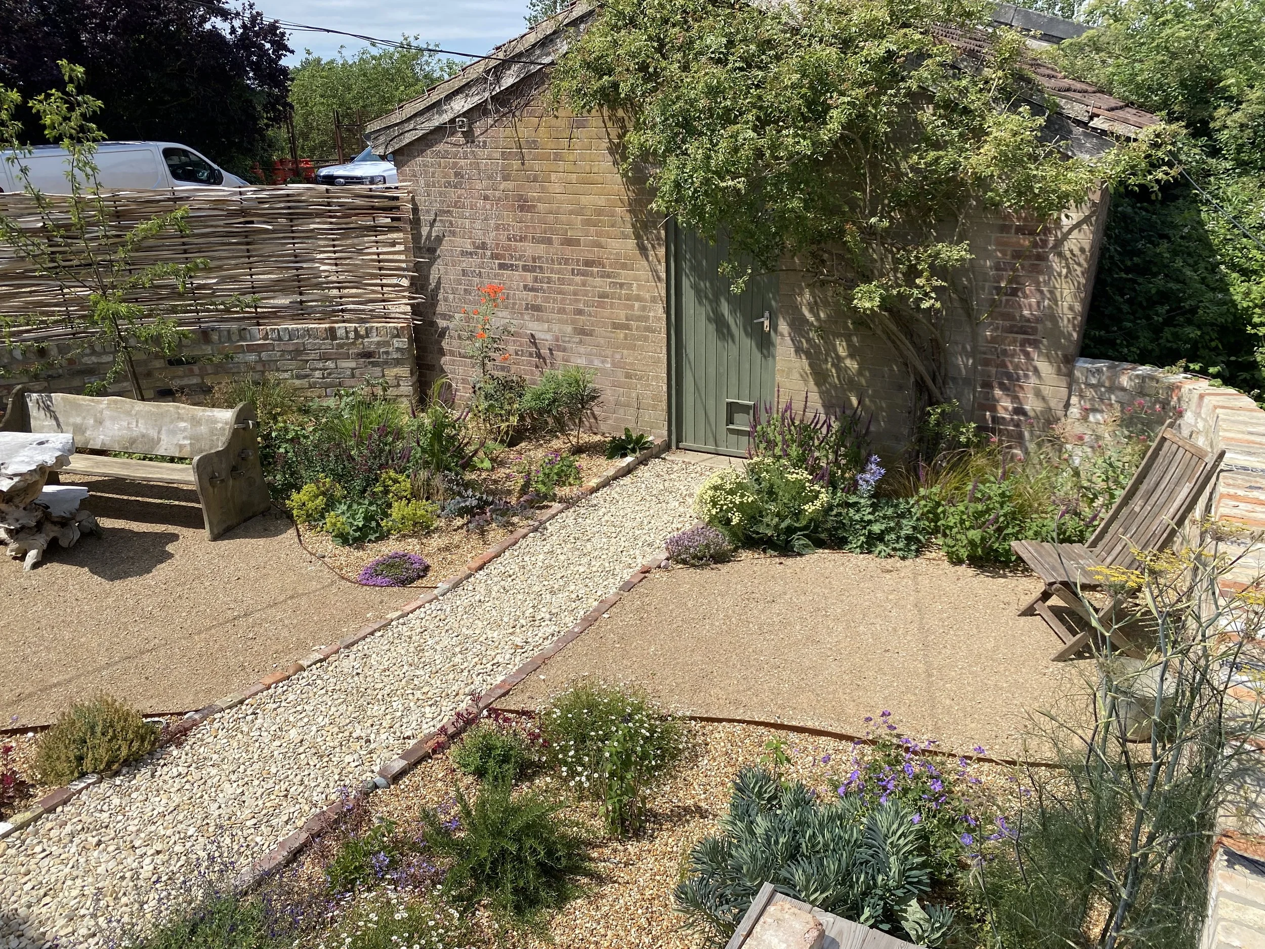 Gravel garden (Ely) / Climate resilience and low maintenance