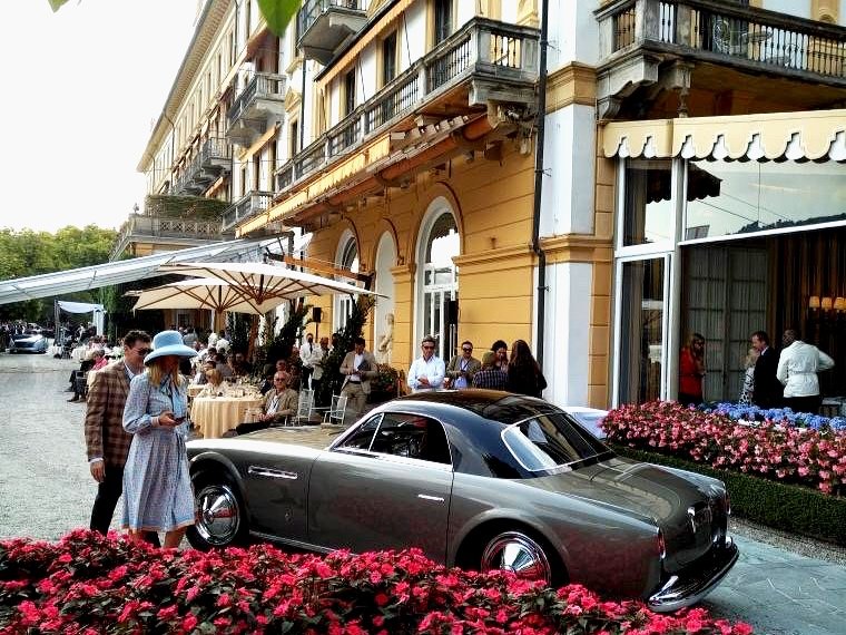Classic cars and elegant dress code