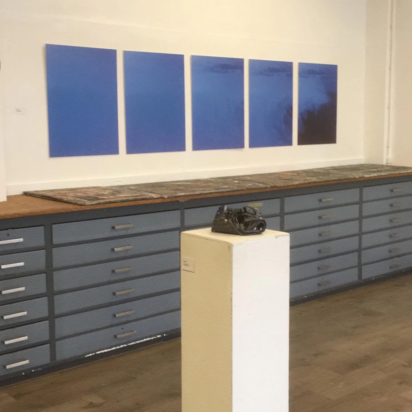 Thanks to Kunstroute Leiden for showing my work. Vandaag nog tot 18:00 te zien in het nieuwe gebouw van de Kunstacademie Leiden aan de Haagweg 4 te Leiden. 

.
.
.
.
.
.
.
#kunstrouteLeiden #kunstroute #leiden
#kunstacademieleiden #Haagweg4
#expositi