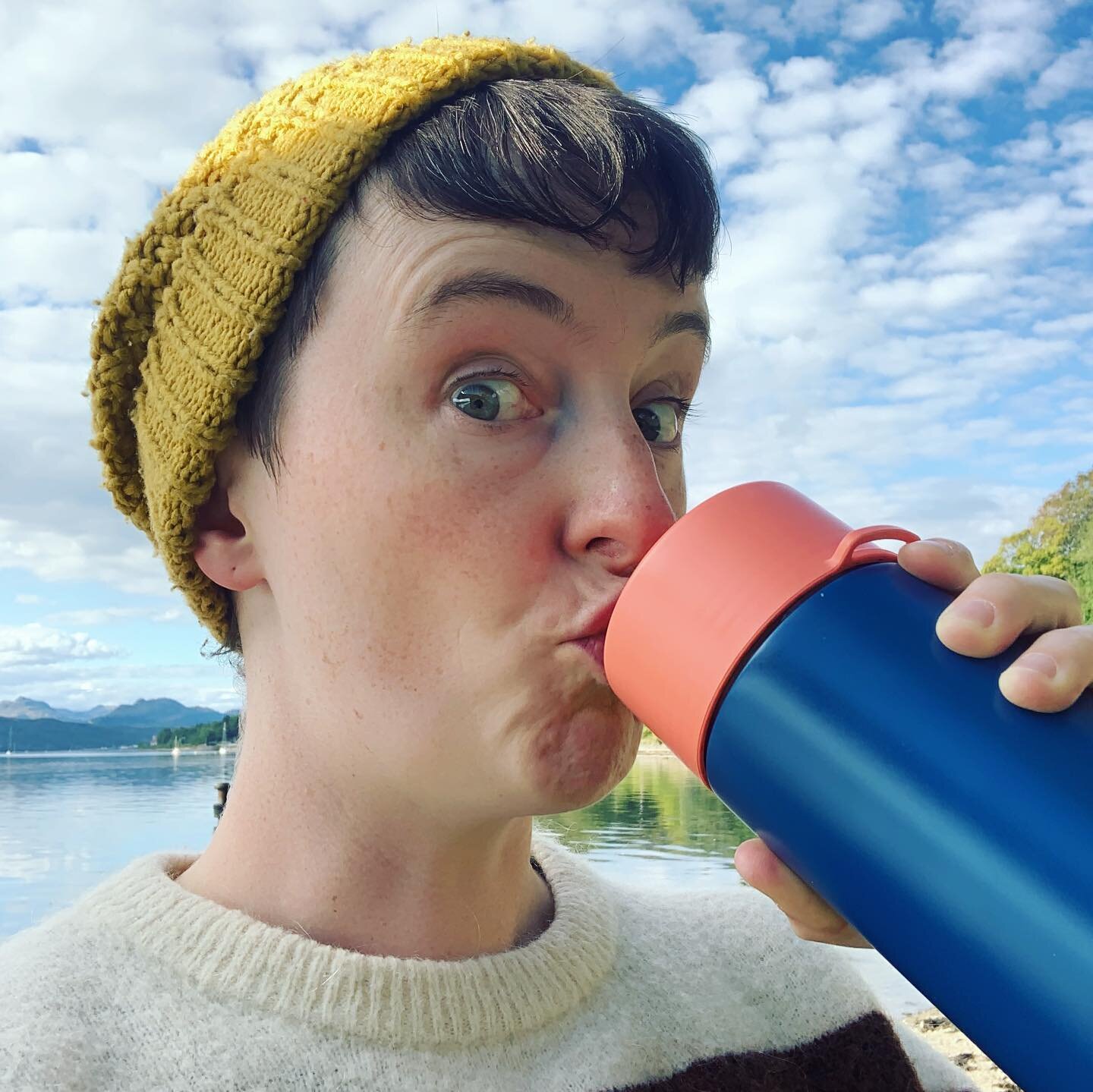 I&rsquo;m just have a break down by the water with my trusty new water bottle and I realised: I drink waaaay more water these days than I ever have.

The reason? My gawjuss water bottle from @frankgreen_official .

Until recently I&rsquo;d been using