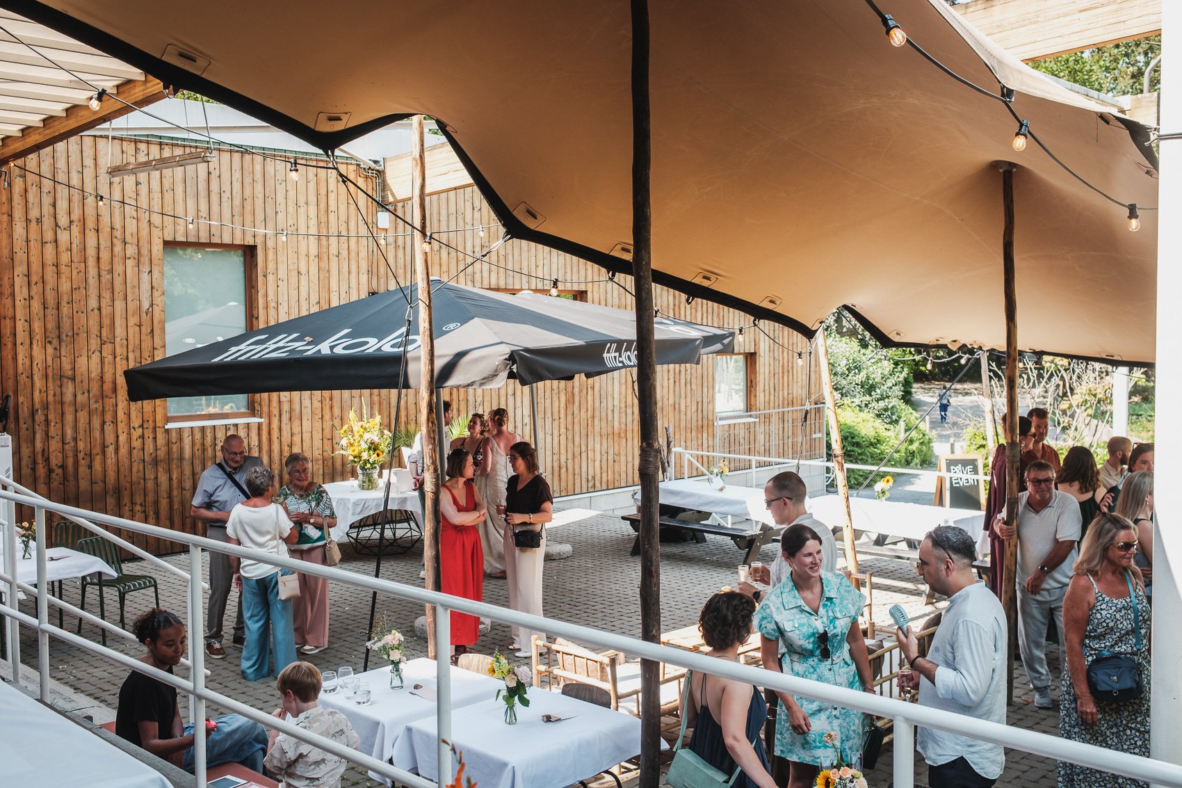 Lensmens - huwelijksfotograaf Hanne Jan Antwerpen Cafe Capital -26.jpg