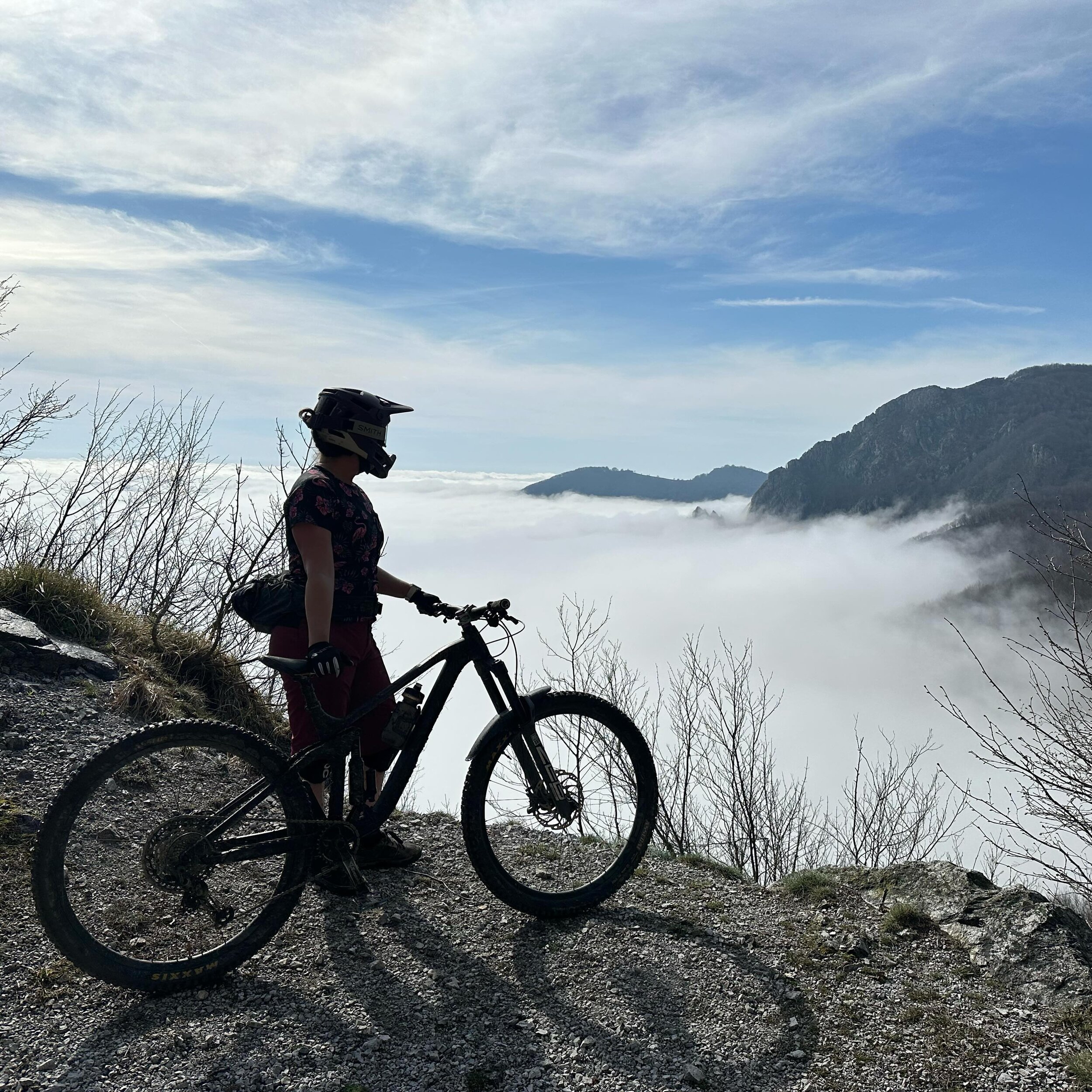 Riding above the clouds in Italy!!! 🇮🇹 Woohoo! I love where bikes can take you, physically and mentally!! 👌🏼

Thanks for the pic and being an awesome holiday bike buddy @diana_mclaren 🙌🏼 

Tell me about your biking adventure plans?! Are you a l