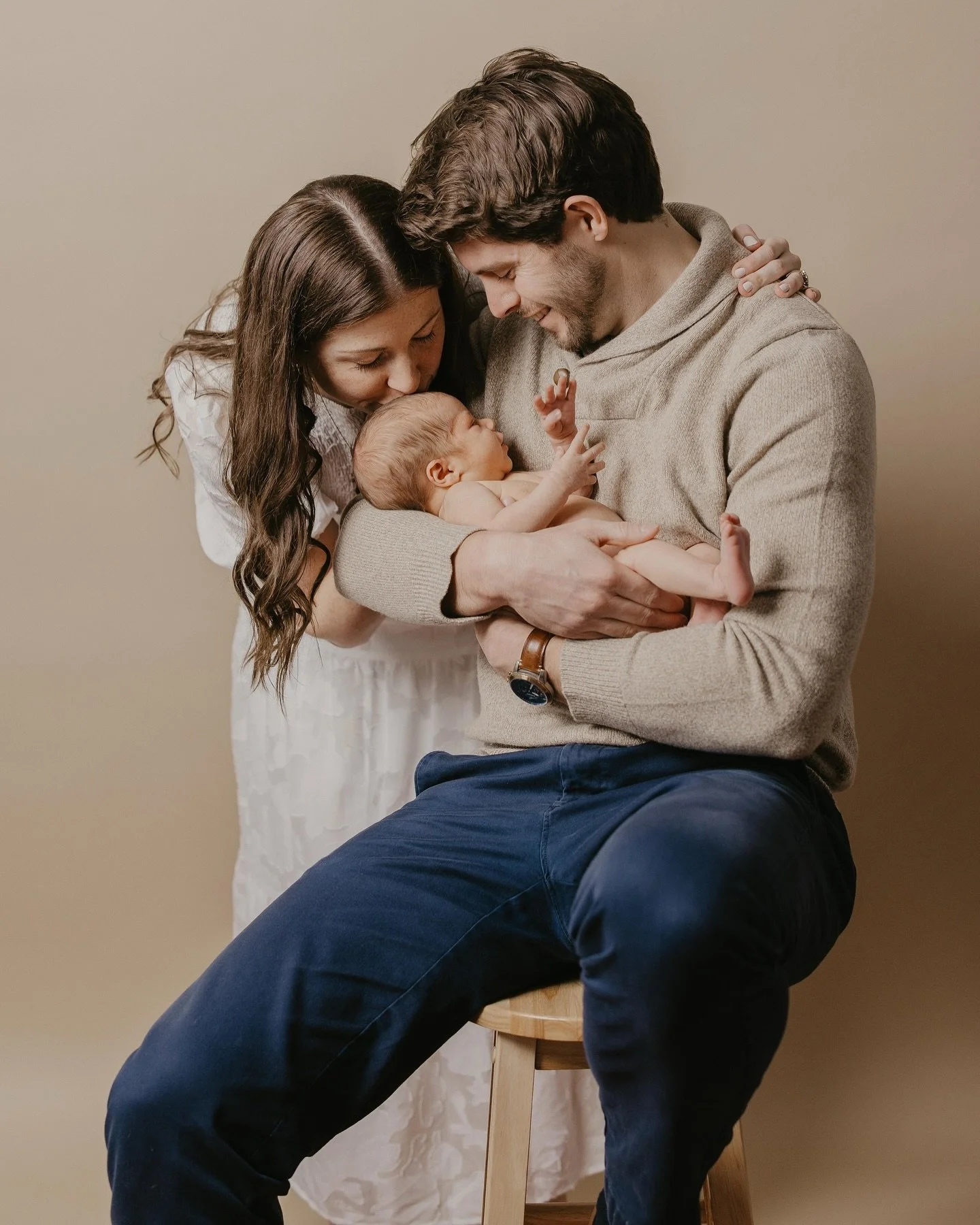 Welcome to the world, little one! ✨ It&rsquo;s official: this family just got a whole lot cuter.
.
.
.
#newbornphotography #familyportraits #newbornshoots #familyshoots #creativeportraits #studiophotography #newbornphotographer #familyphotography #cr