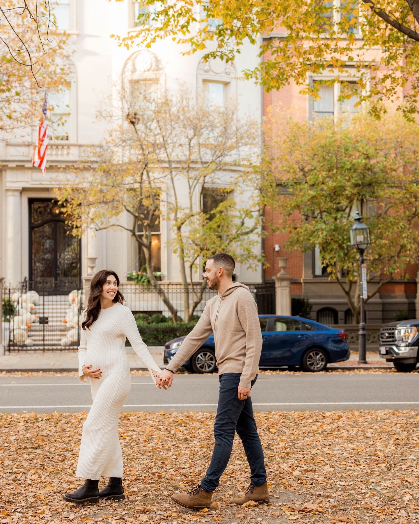 Autumn leaves and baby dreams.✨🍂
.
.
.
.
#familyphotography #bostonfamilyphotographer #newbornphotograpy #bostonnewbornphotographer #newbornphotos #instudiophotography #professionalheadshots #creativephotoshoots #familyphotos  #FamilyPortraits #Fami