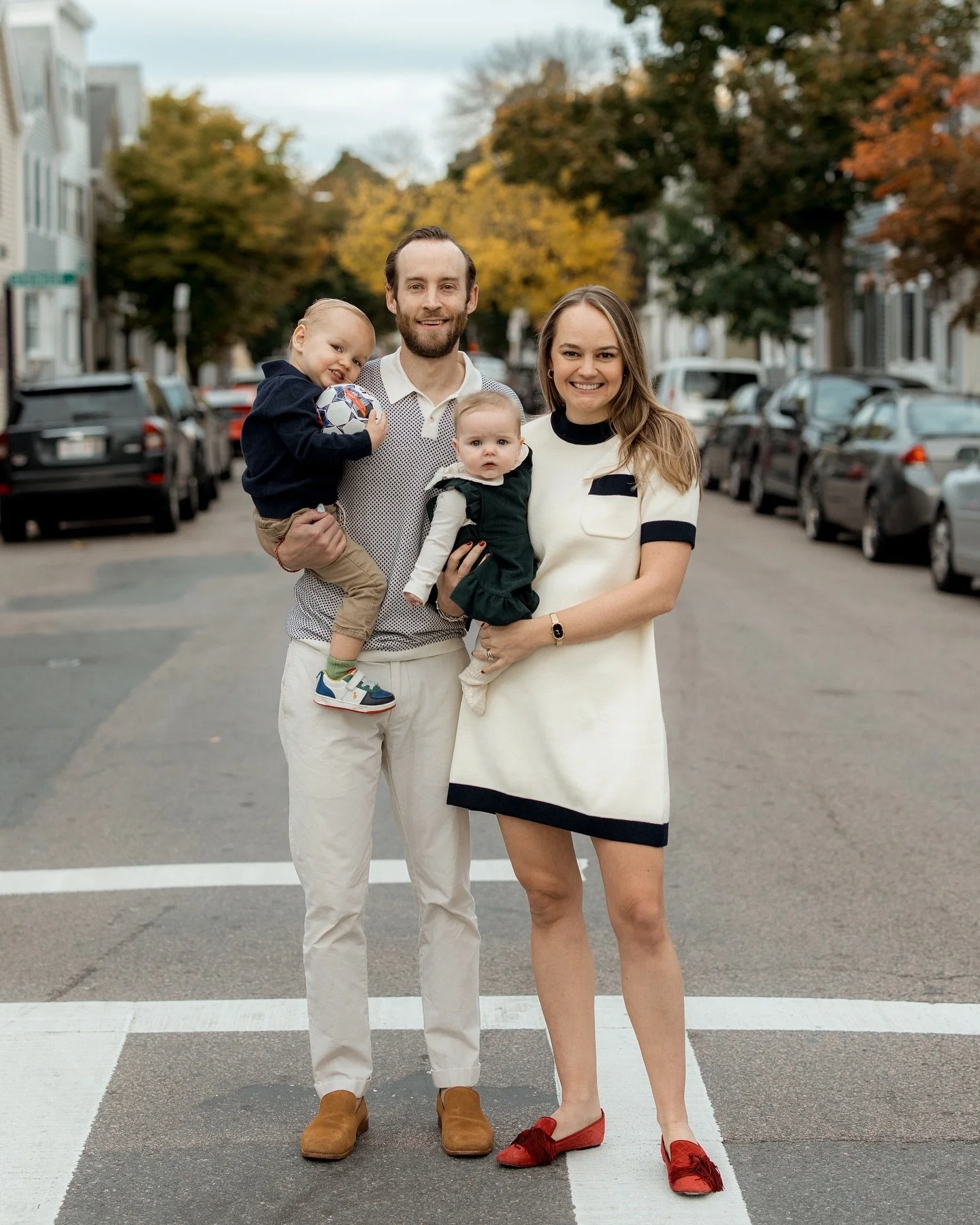 Autumn days, family hugs, and lots of little giggles&mdash;moments don&rsquo;t get much sweeter than this! 📸
.
.
.
#familyphotography #bostonfamilyphotographer #newbornphotograpy #bostonnewbornphotographer #newbornphotos #instudiophotography #profes