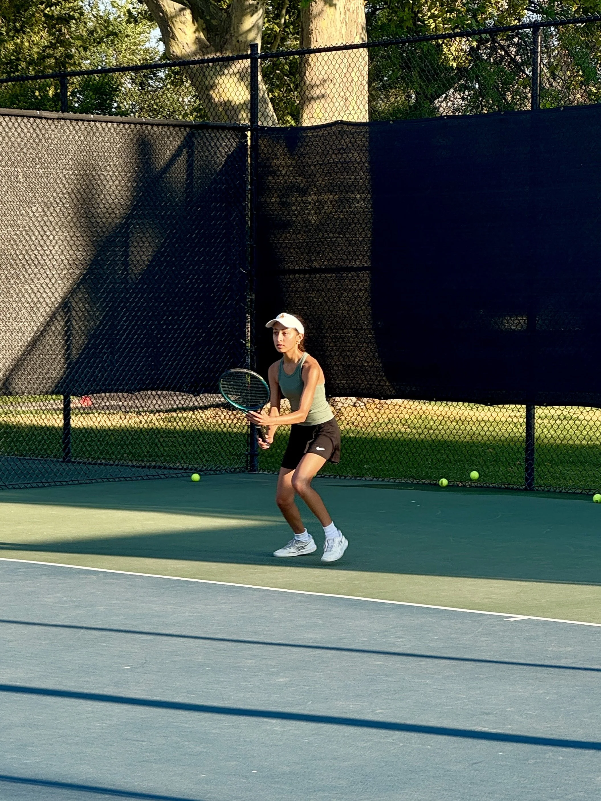girls tennis baseline.JPG