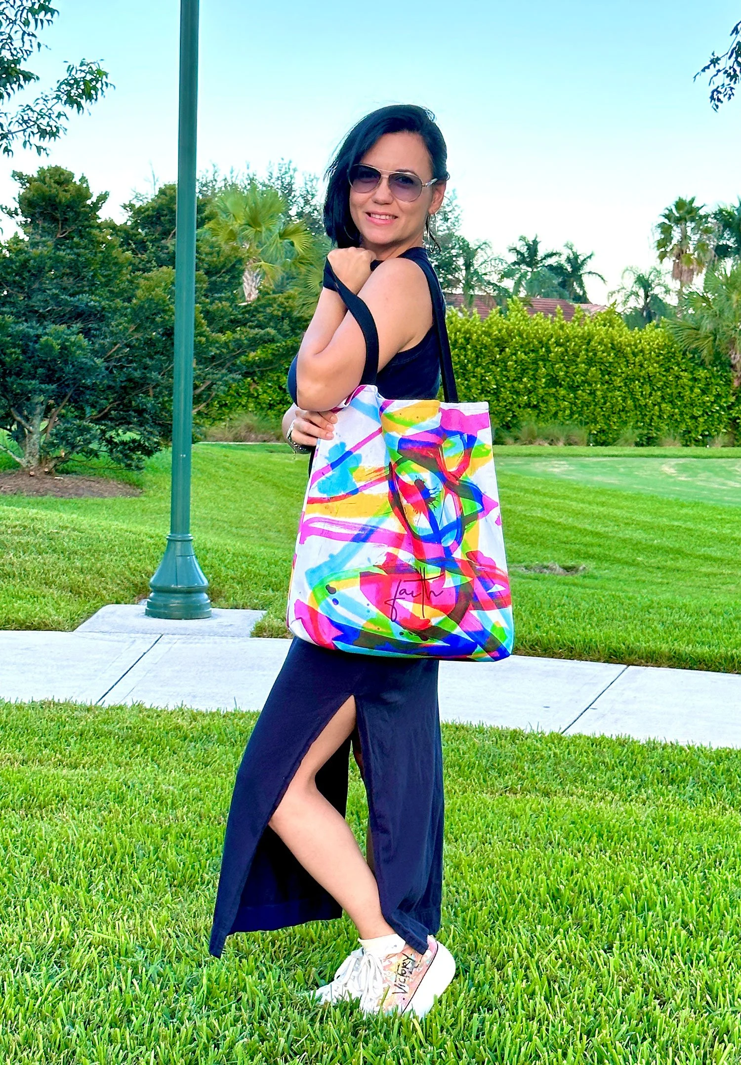 Faith_ToteBag_PaolaInesGutierrez_ArtMeetsHeaven_OnSet_6.jpg