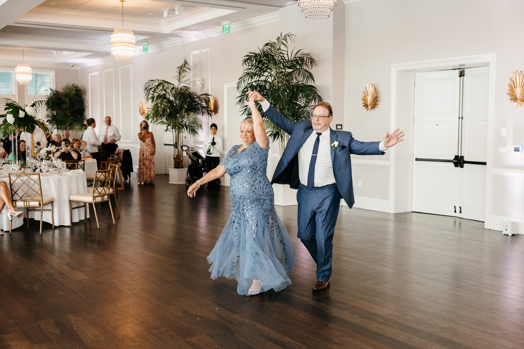Emma-vincent-pelican-club-wedding-916.jpg