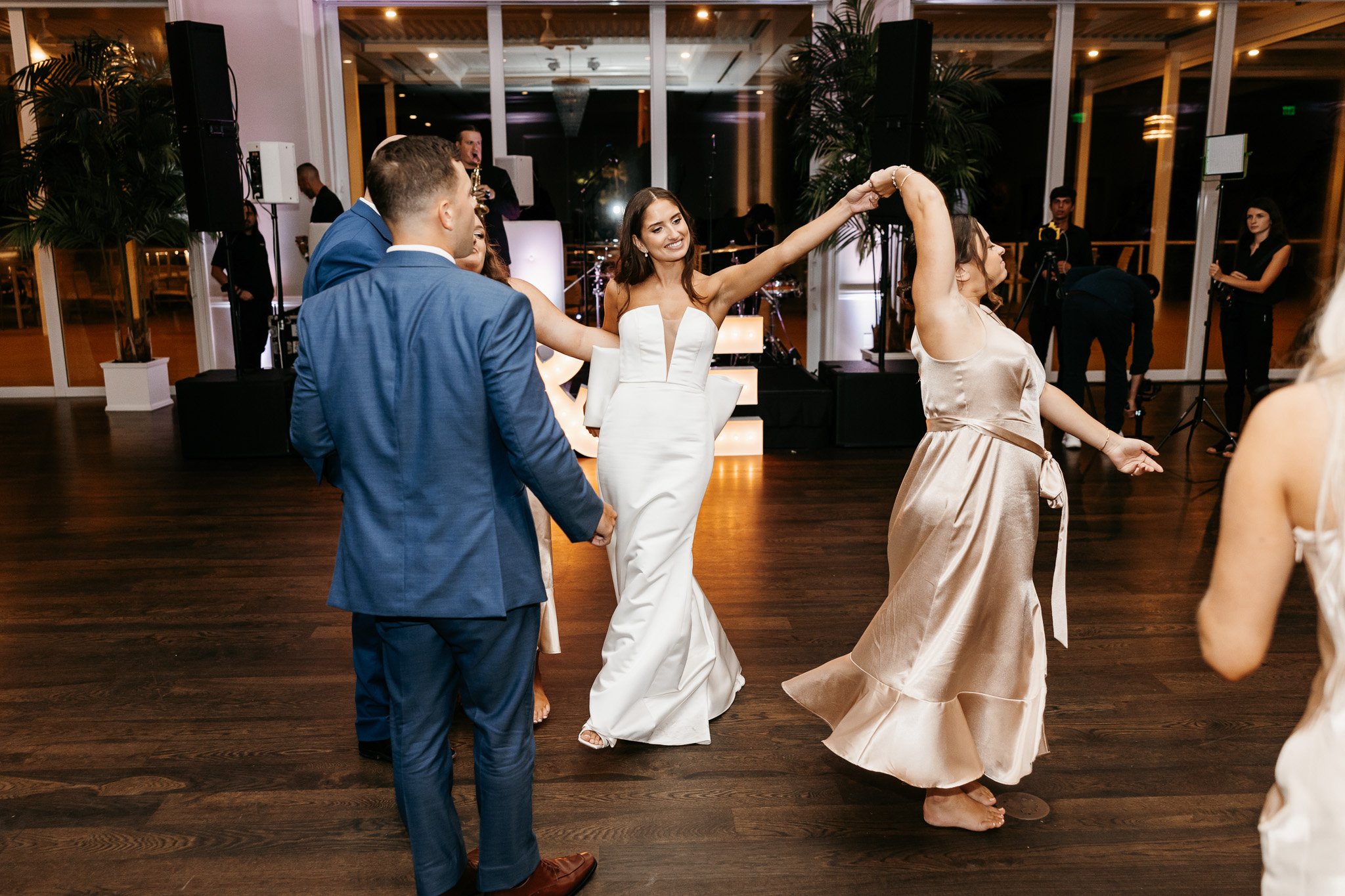 Emma-vincent-pelican-club-wedding-1121.jpg