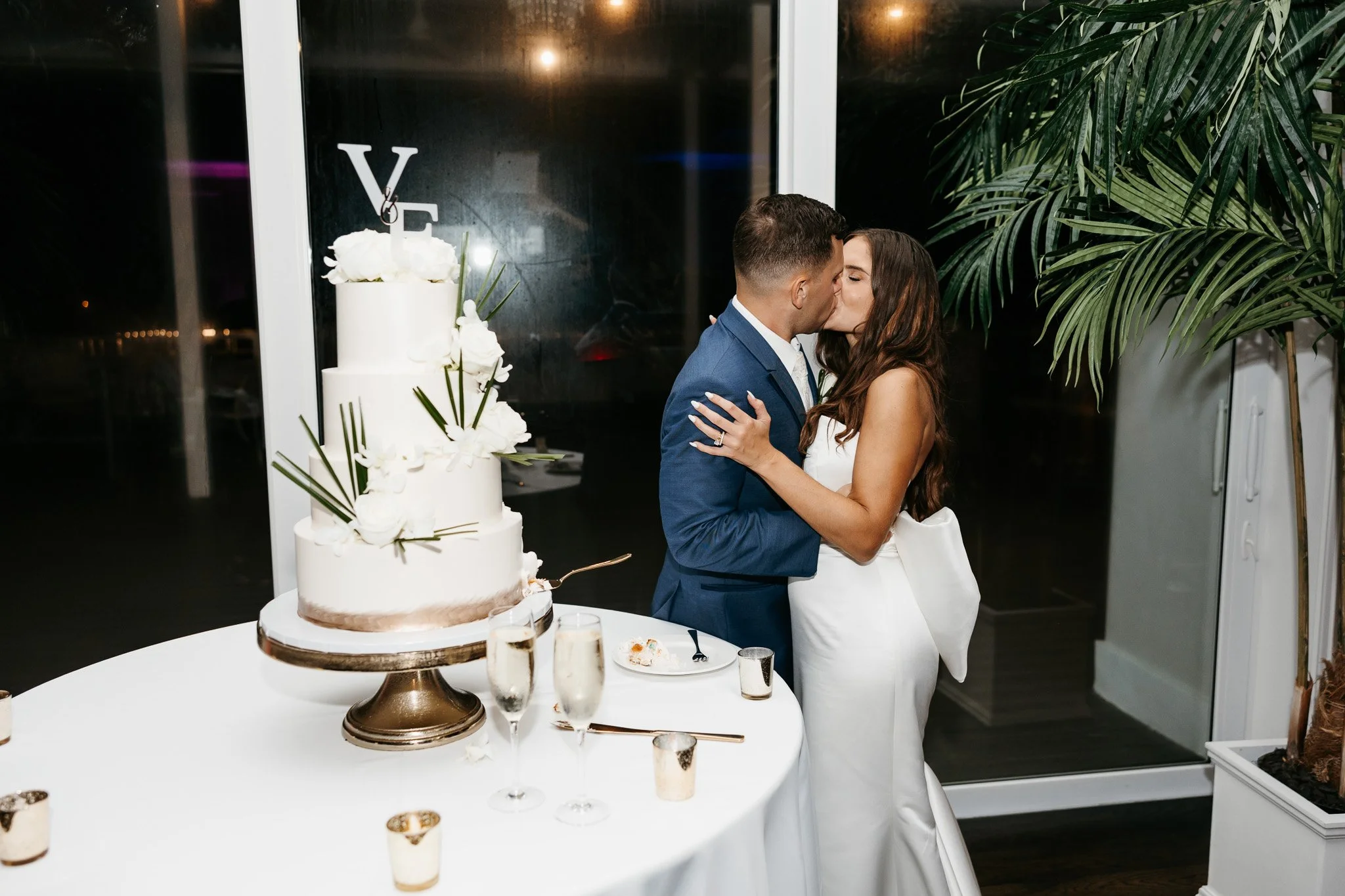 Emma-vincent-pelican-club-wedding-1150.jpg