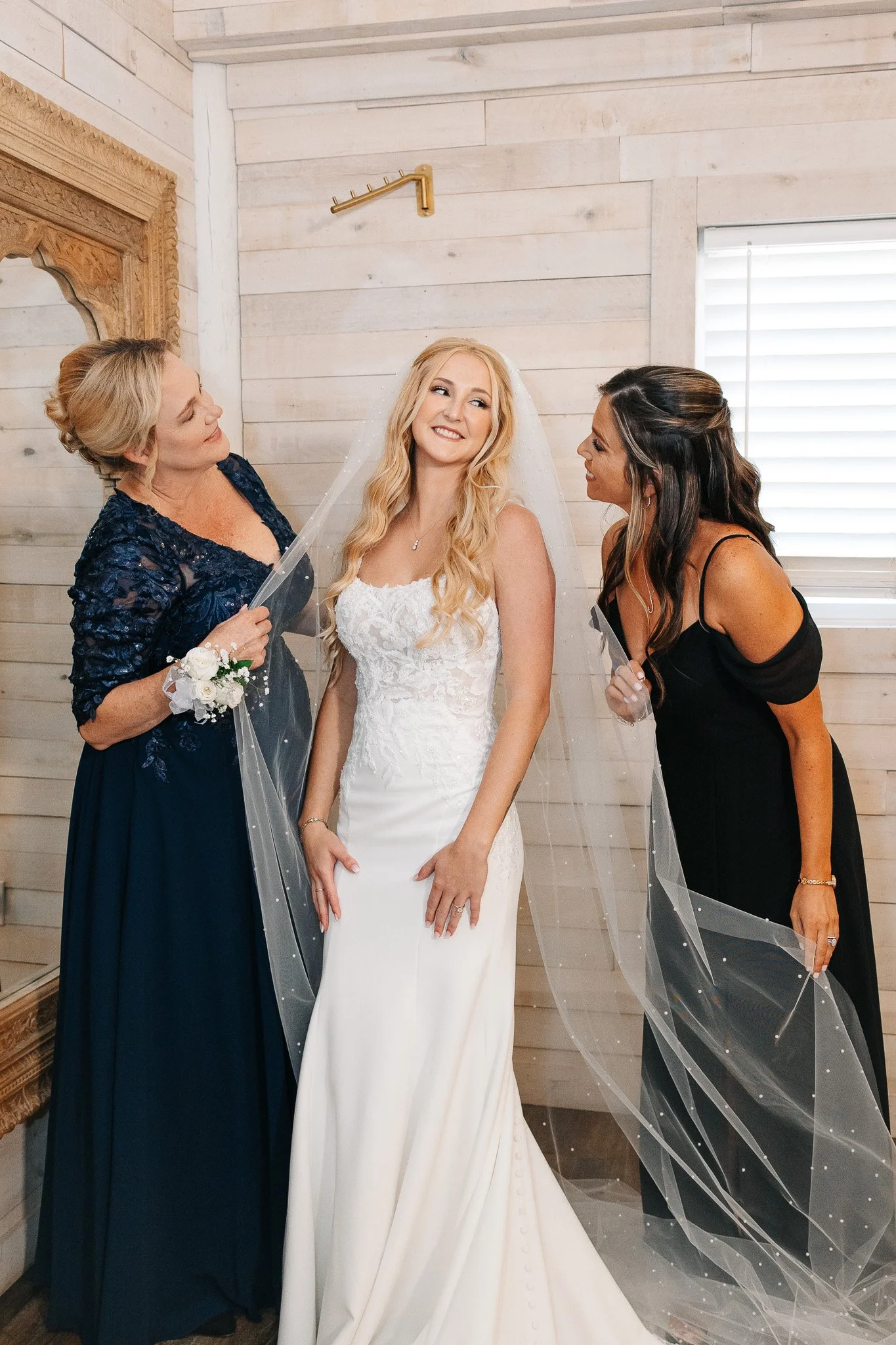 Amber-John-Ever-After-Farms-Stockyard-Wedding-144.jpg