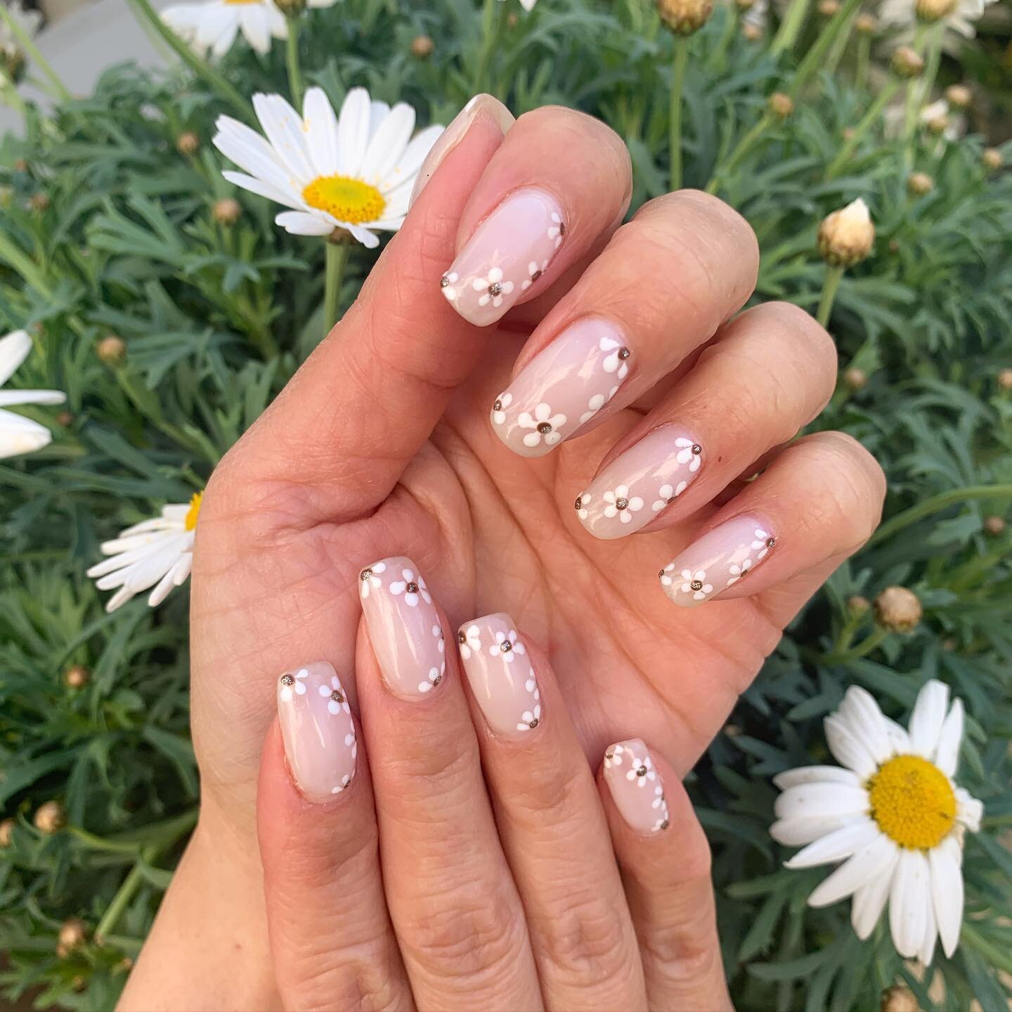 It&rsquo;s flower season! 

#nails #nailart #manicure #gelnails #nailstagram #nailswhitetip #nailcolourtip  #nailstyle #nailsart #naildesign #inspire #acrylicnails #gel #nailsnailsnails #nailtech #pedicure #gelpolish #nailinspo #flowernails #flowerpa
