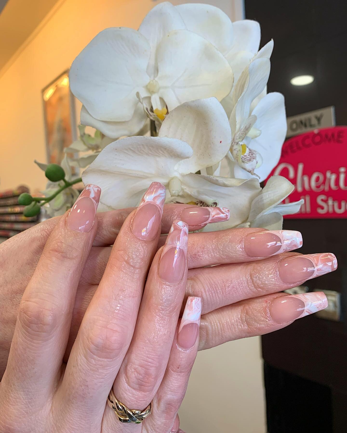 Wow look at these marble effect tips! 

#nails #nailart #manicure #gelnails #nailstagram #nailswhitetip #nailcolourtip  #nailstyle #nailsart #naildesign #inspire #acrylicnails #gel #nailsnailsnails #nailtech #pedicure #gelpolish #marblenails #marblet