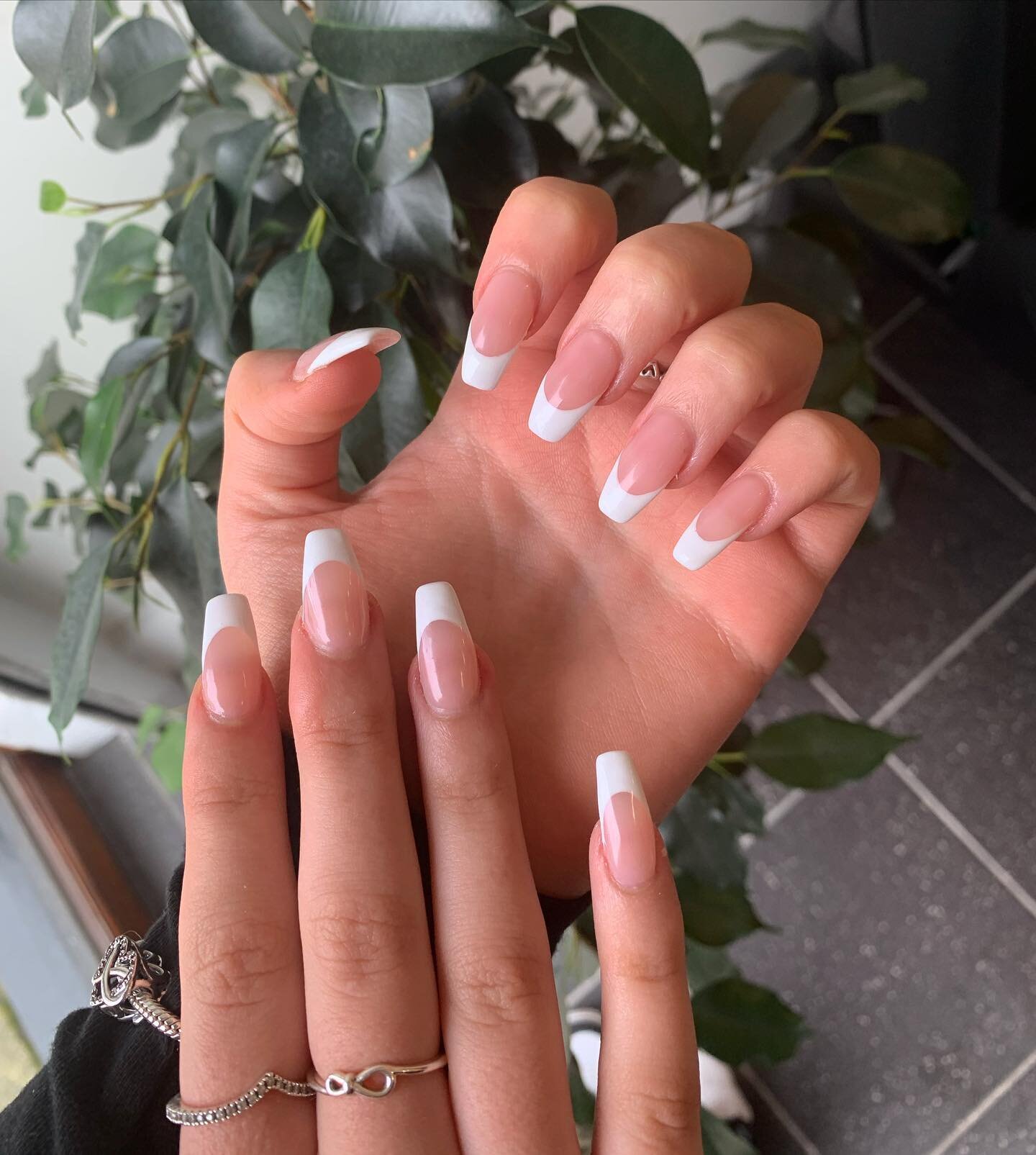 Classic white tips 

#nails #nailart #manicure #gelnails #nailstagram #nailswhitetip #nailcolourtip  #nailstyle #nailsart #naildesign #inspire #acrylicnails #gel #nailsnailsnails #nailtech #pedicure #gelpolish #nailinspo