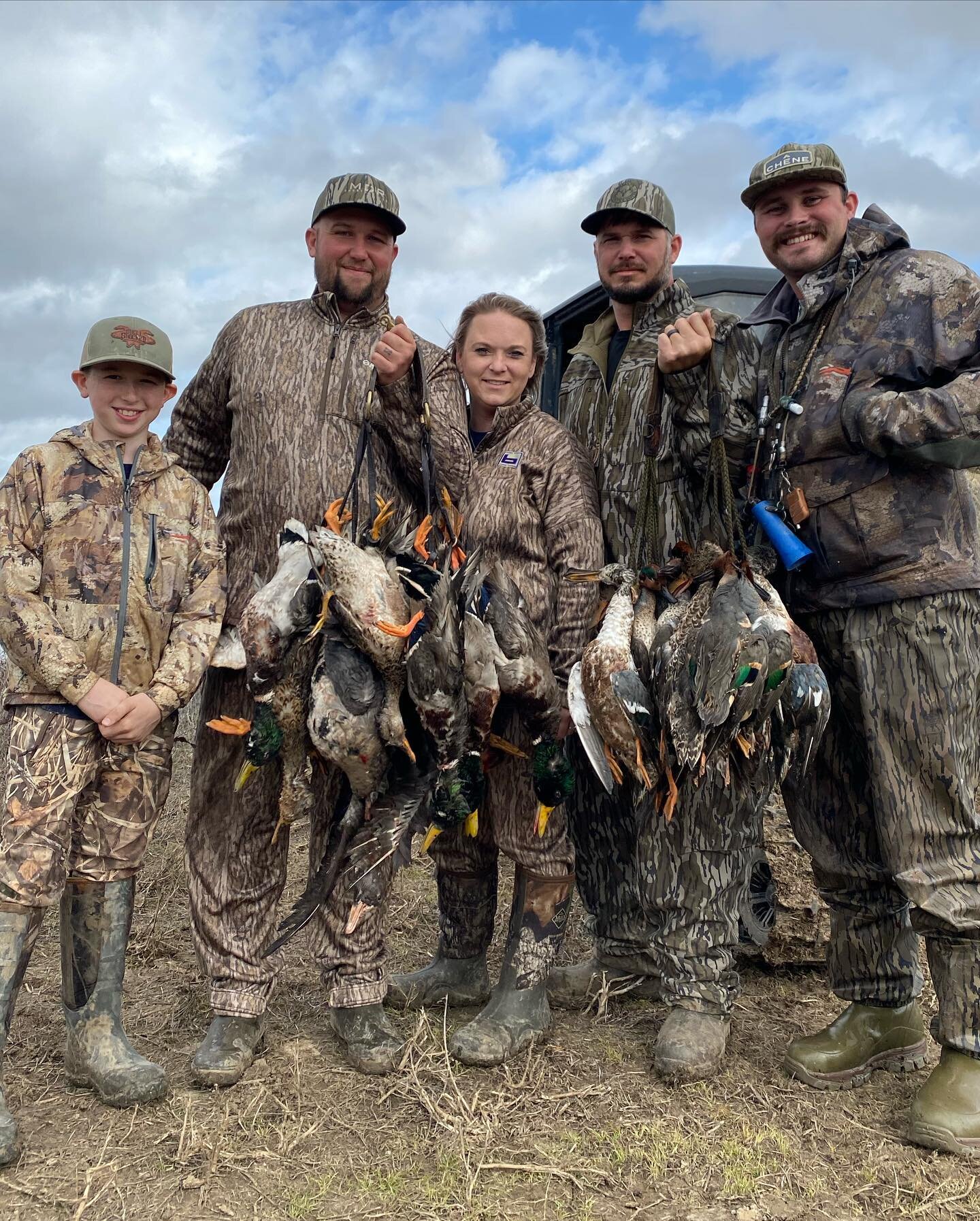 Hard south wind produce for us today! And if you haven&rsquo;t booked your hunt this year we still have a good many open dates in January. Call (318)-201-3474 to book your hunt! #robrobertscustomgunworks #singletongamecalls #drakewaterfowl #migraammo