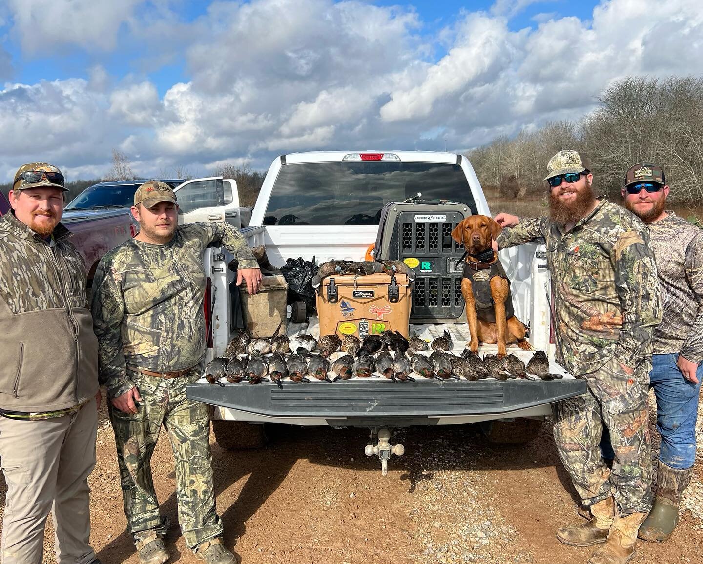 Still on fire! An we still have a good many dates open in January so call (318)-201-3474 to book your hunt. You don&rsquo;t want to miss out of the action! #robrobertscustomgunworks #singletongamecalls #drakewaterfowl #swampgear #migraammo #mojooutdo