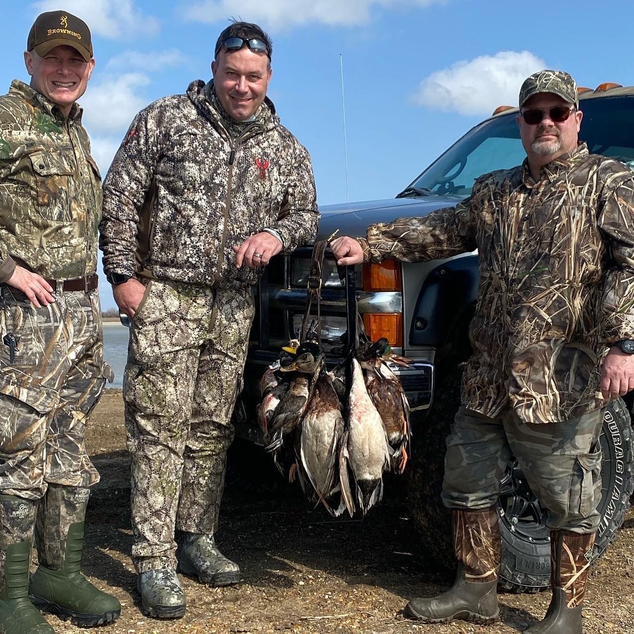 The calm before the storm! We still booking hunts and booking hunts for next year so you don&rsquo;t want to miss out on the action!#robrobertscustomgunworks #singletongamecalls #drakewaterfowl #migraammo #tanglefreewaterfowl #mojooutdoors_official #