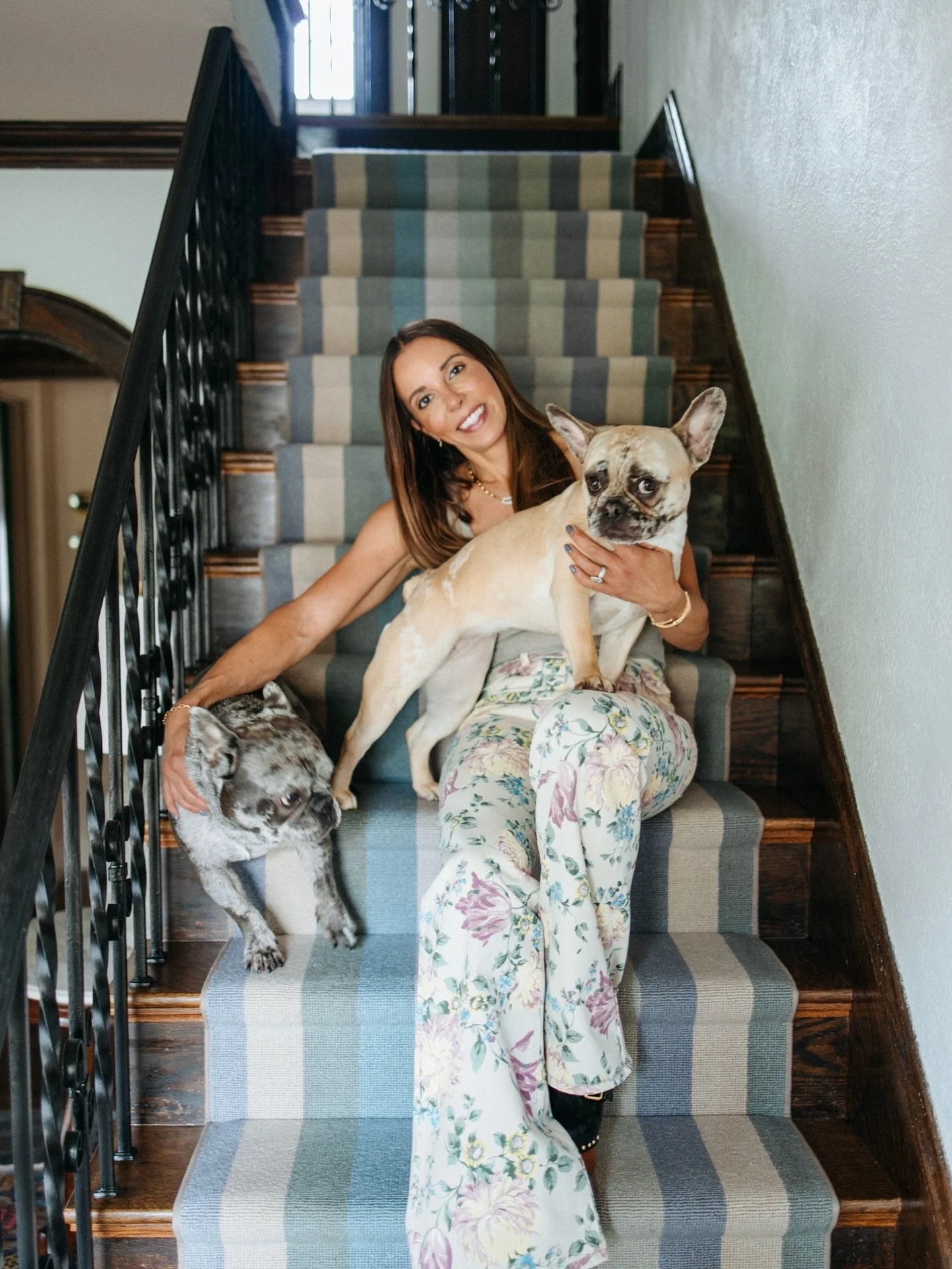 Every transformation starts with a vision.
What you see in the first photo is the finished design: thoughtful choices brought to life with a striped runner that softens the stairs, adds visual rhythm, and ensures durability for high-traffic living (