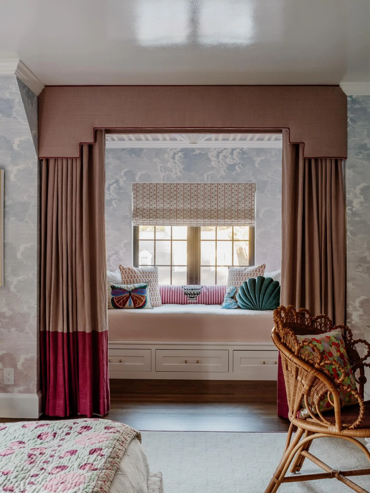 Love month details tinged with one of our favorite shades, pink.

📸 @jessicadelaneyphotography 
📸 @elizabethjoysanders