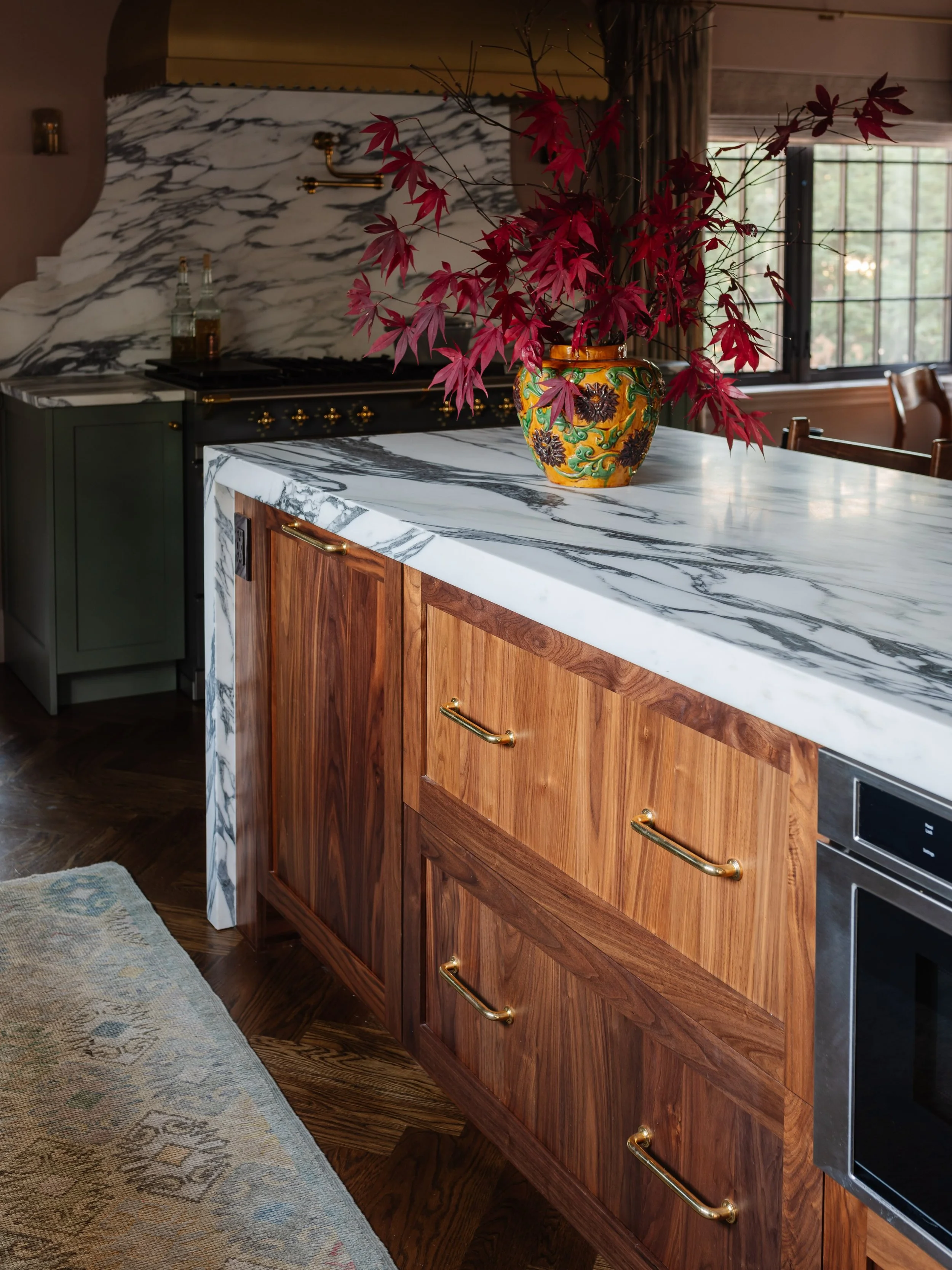 Did you forage some some fall florals yet? You are running out of time!!

They are scene stealers and almost runaway with the show here. Almost.

The real star is always this beautiful stone.

PS: hide your microwave behind the island. In fact, hide 