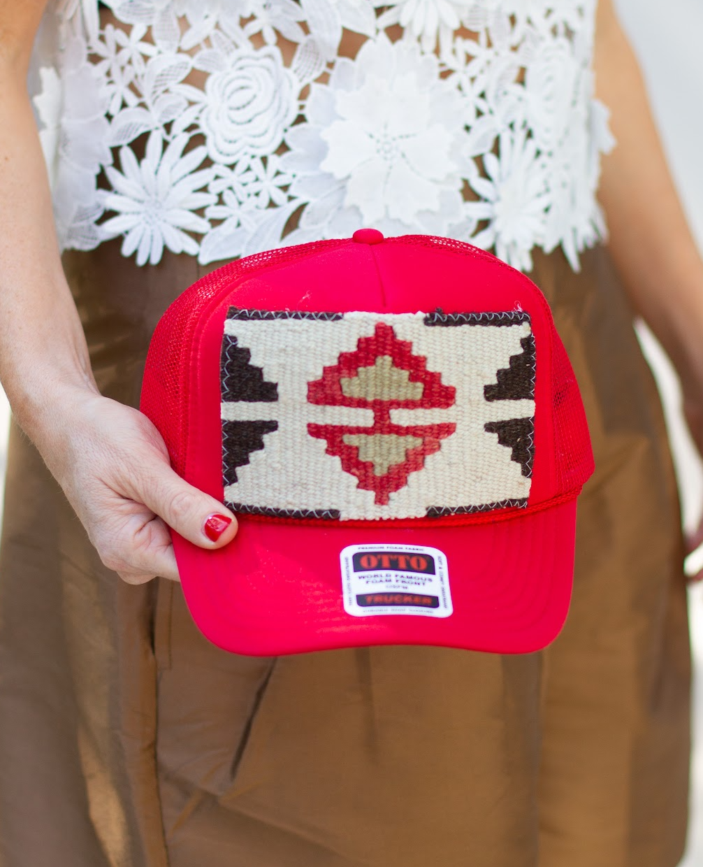 KILIM Patch Trucker Hat -RED
