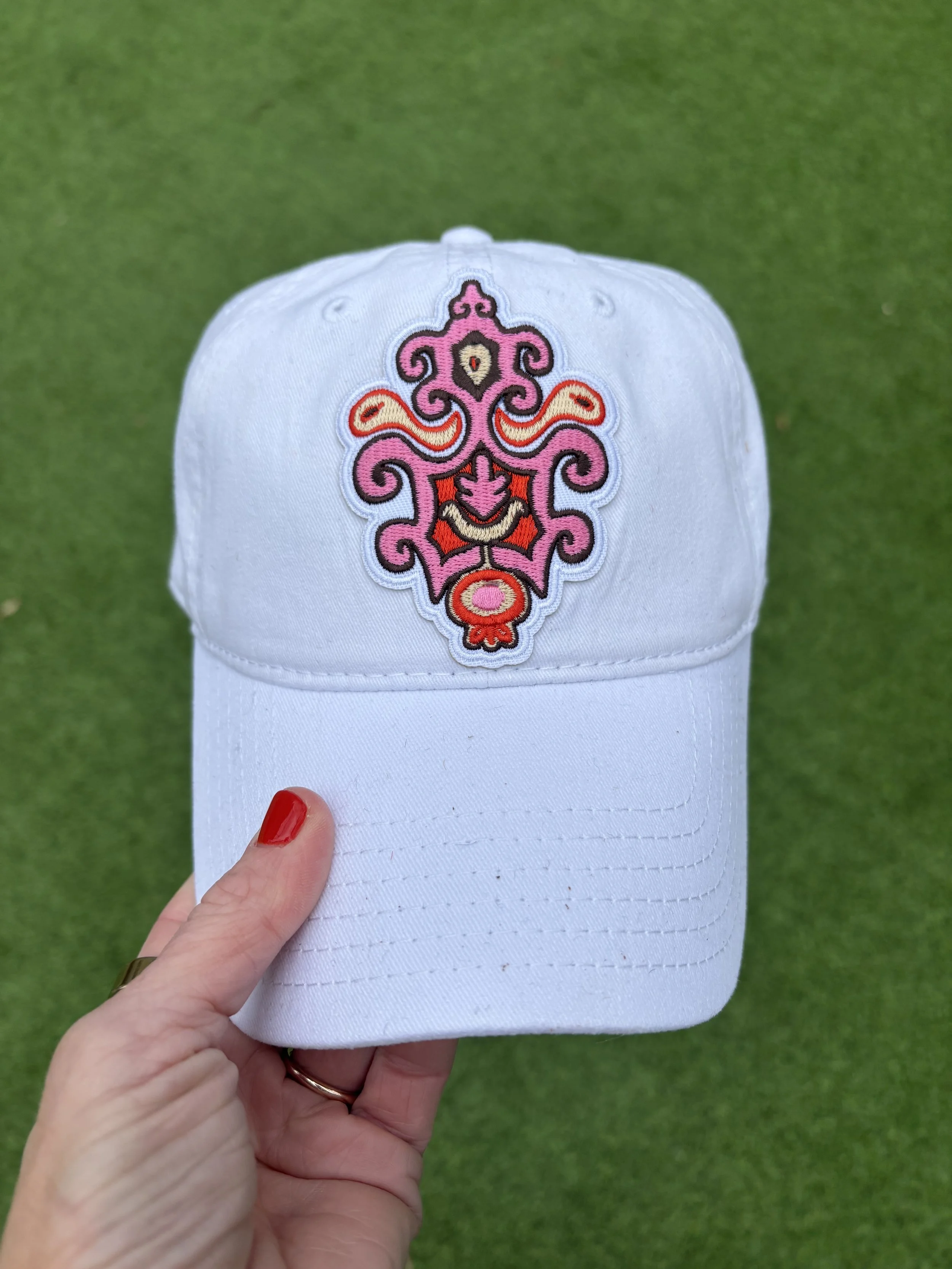 Kilim Motif Embroidered Patch Ball Cap WHITE