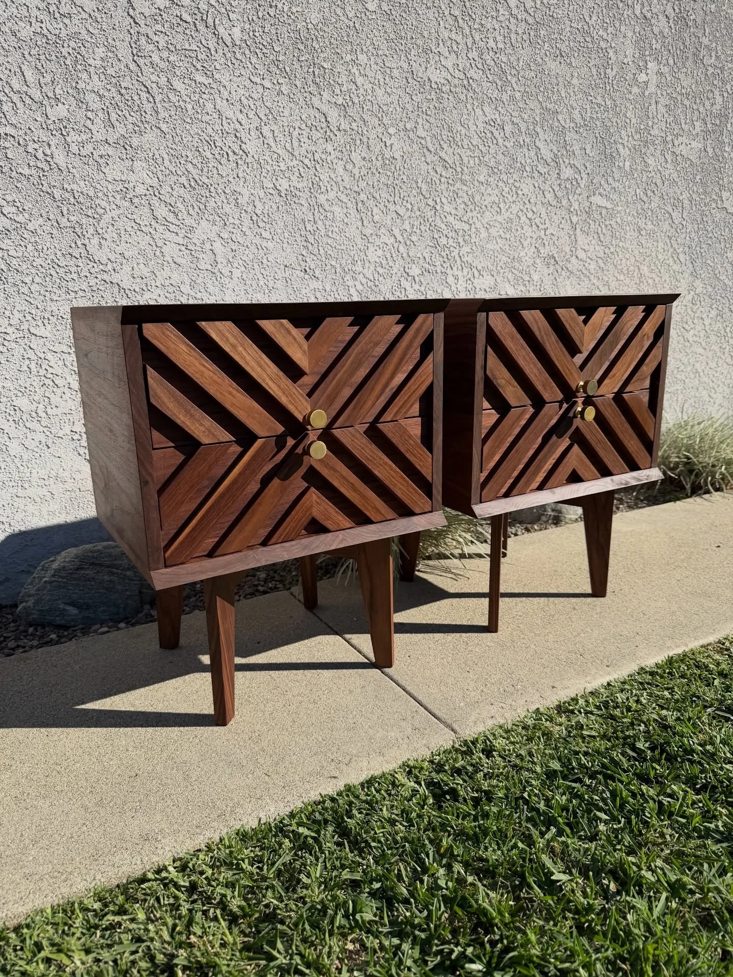 Here is the latest project to come out of the shop. Walnut nightstands with a mid-century modern vibe. I&rsquo;m super proud of these and love how they came out. 

Wood: Walnut and Poplar from @reellumberservice 
Finish: T&amp;T Original from @trieda
