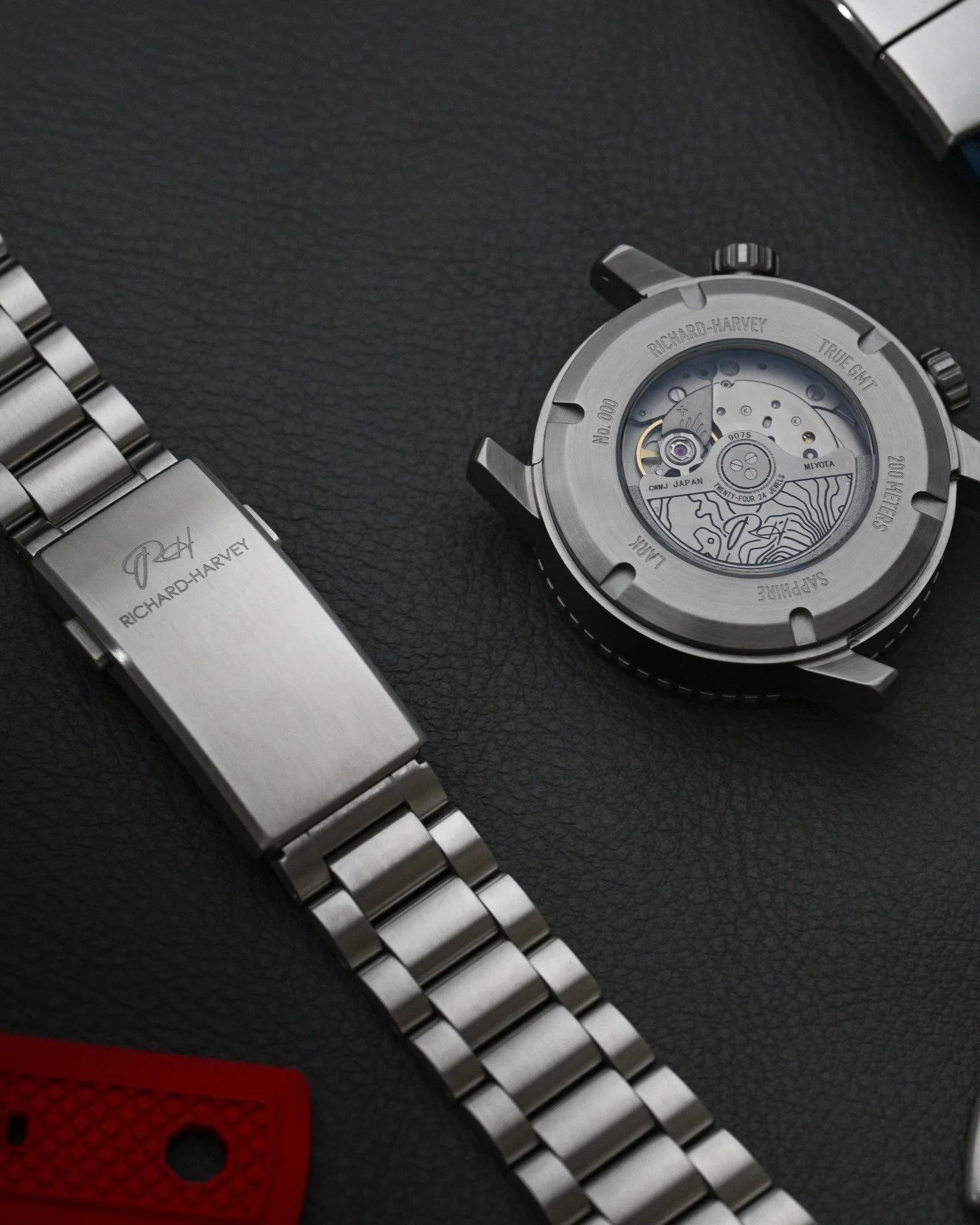 We don't do afterthoughts. 🔎

When engineering the Lark, the mandate was simple: the back of the watch needs to be just as exciting as the front.

Here is a look under the hood. The exhibition caseback puts the engine on full display: the premium Mi