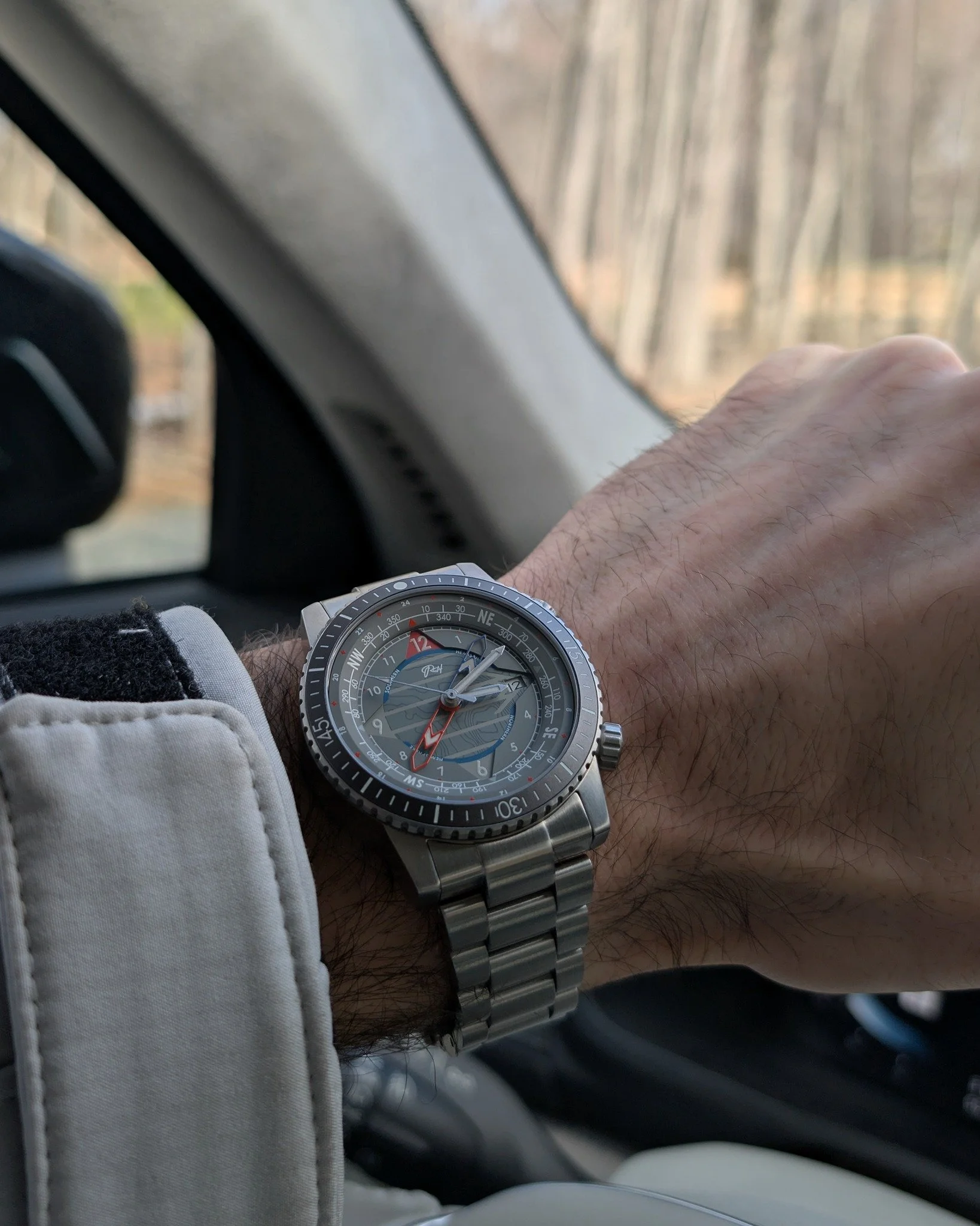 Taking the Lark in Summit Gray for a spin this morning. I have to be honest&mdash;man, do I absolutely LOVE how this watch wears. Getting to look down at that topographic dial in the natural light makes every part of this design process worth it.

We