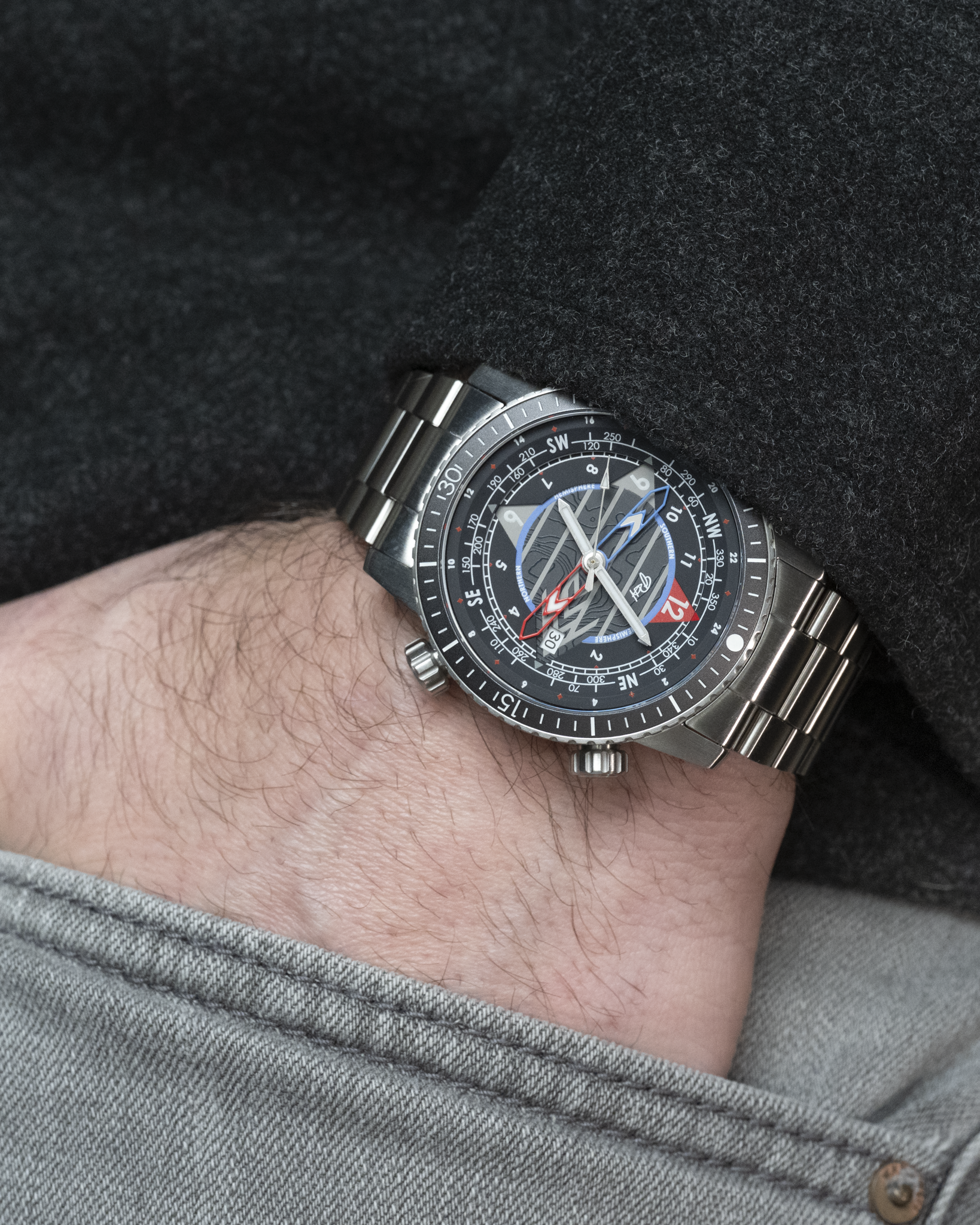 Lark - Wristshot - Black.png