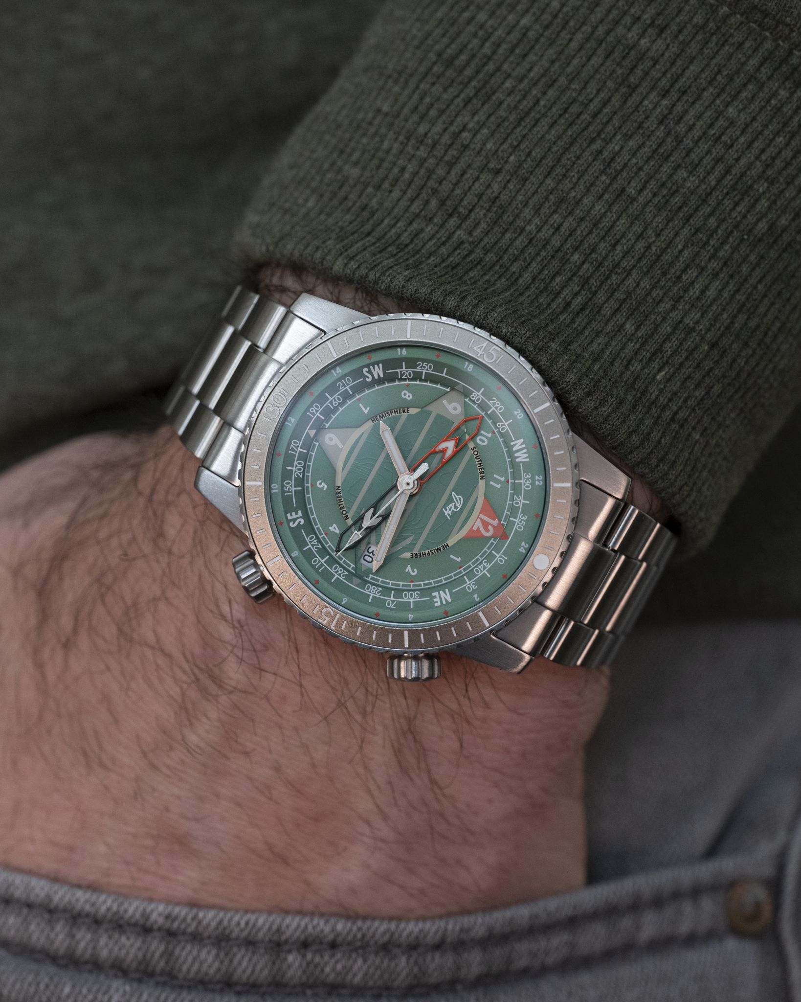 Lark - Wristshot - Green.png