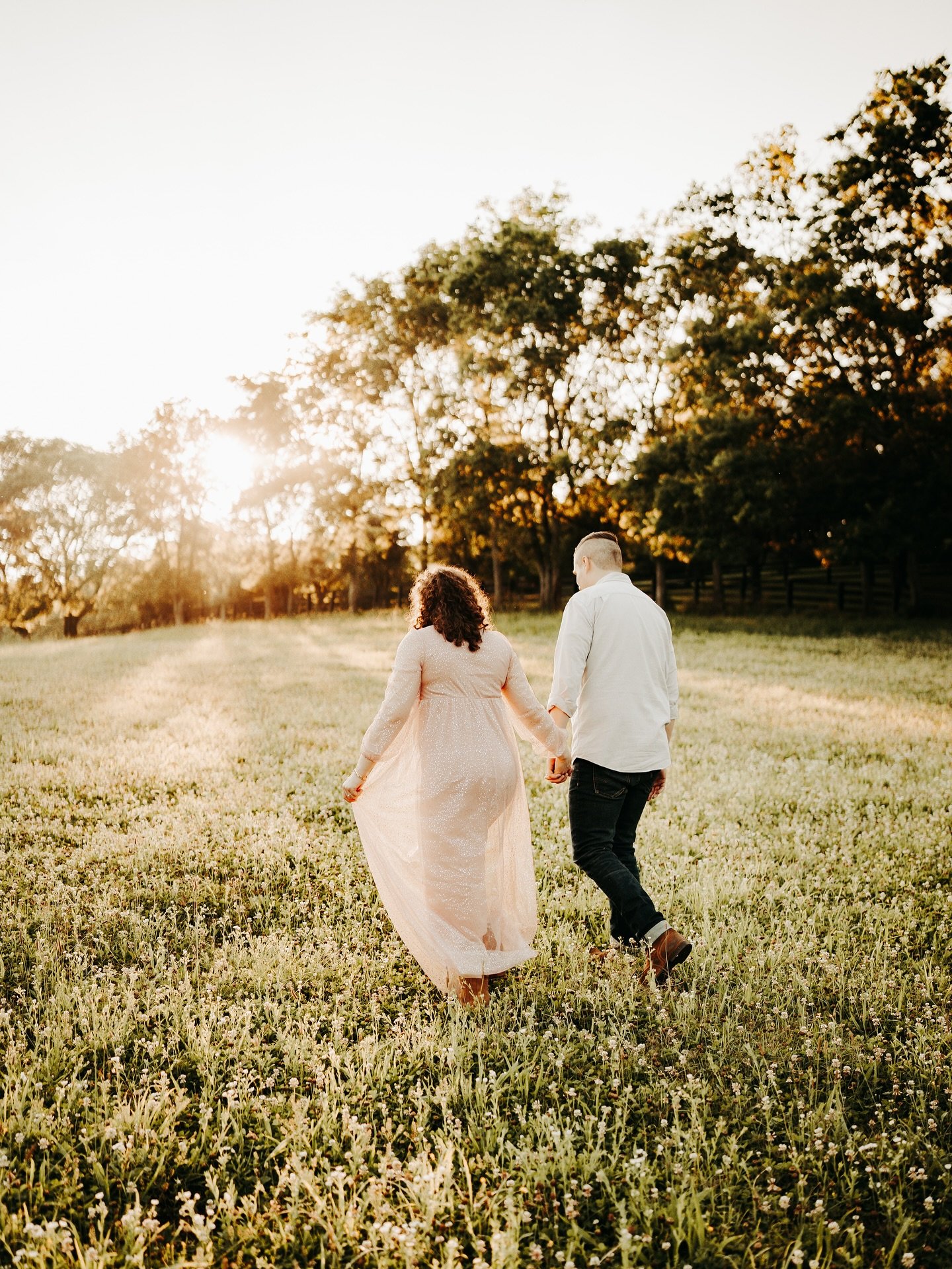 Why not combining outdoor with indoor sessions? 🤍🌿
#maternityphotoshoot #maternity #maternityphotoshoot #maternityphotographer #couplegoals #pregnancyphotographer #nashvillematernityphotographer