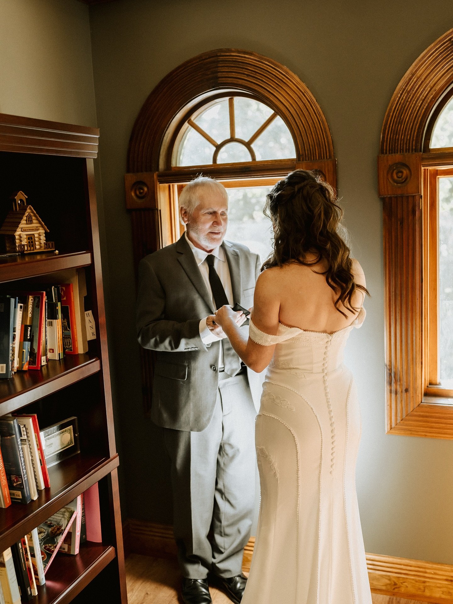 Fathers on a wedding day will always hold a special place in my heart. 🫶🏼
#weddingday #fatherdaughter #weddingphotography #nashvilleweddingphotographer #fatherandbride