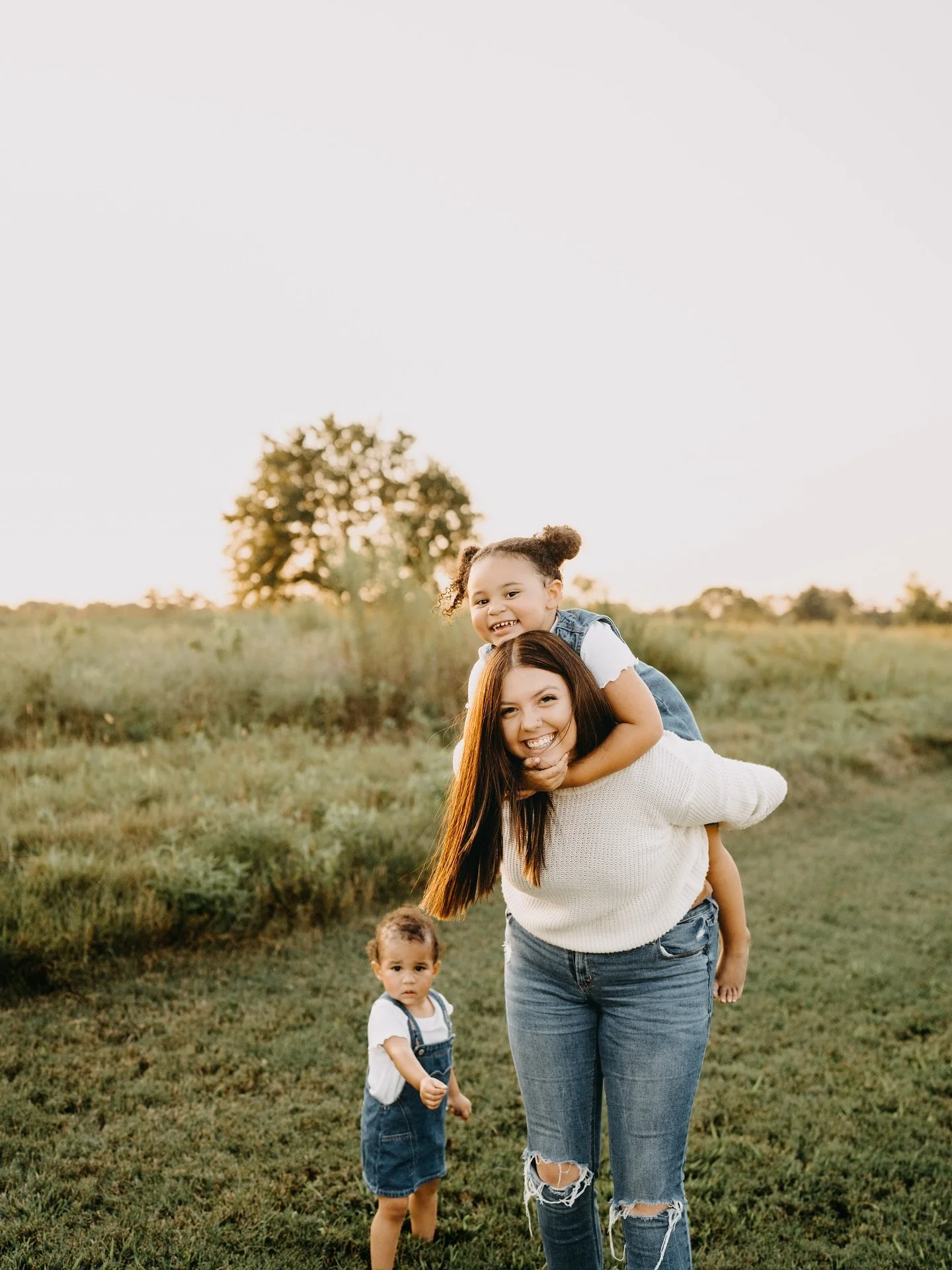 Sharing some fun family sister time over here. 👯‍♀️ ❤️
#franklin #franklinfamilyphotographer #franklinfamily #familyphotoshoot #franklinfamilyphotography