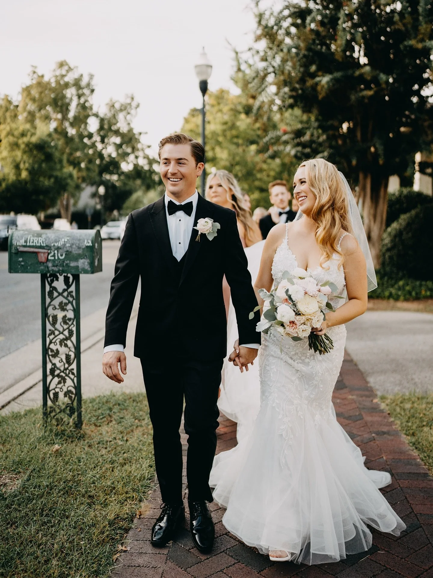 Behind with posting as always! Franklin fall wedding vibes be like 🥰🙌🏼

#weddingphotography #franklinweddingphotographer #nashvilleweddingphotographer #engagementphotographer #murfreesboroweddingphotographer #cjsoffthesquare