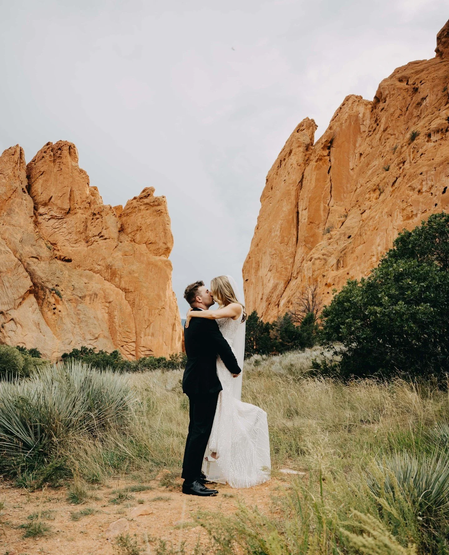 An unforgettable after wedding session in Colorado last year 🏔️🤍⁠
⁠
Dramatic red rock views, wide open skies, and the kind of just-married feeling, effortless and free. These sessions are my favorite because we can slow down, explore, and create in