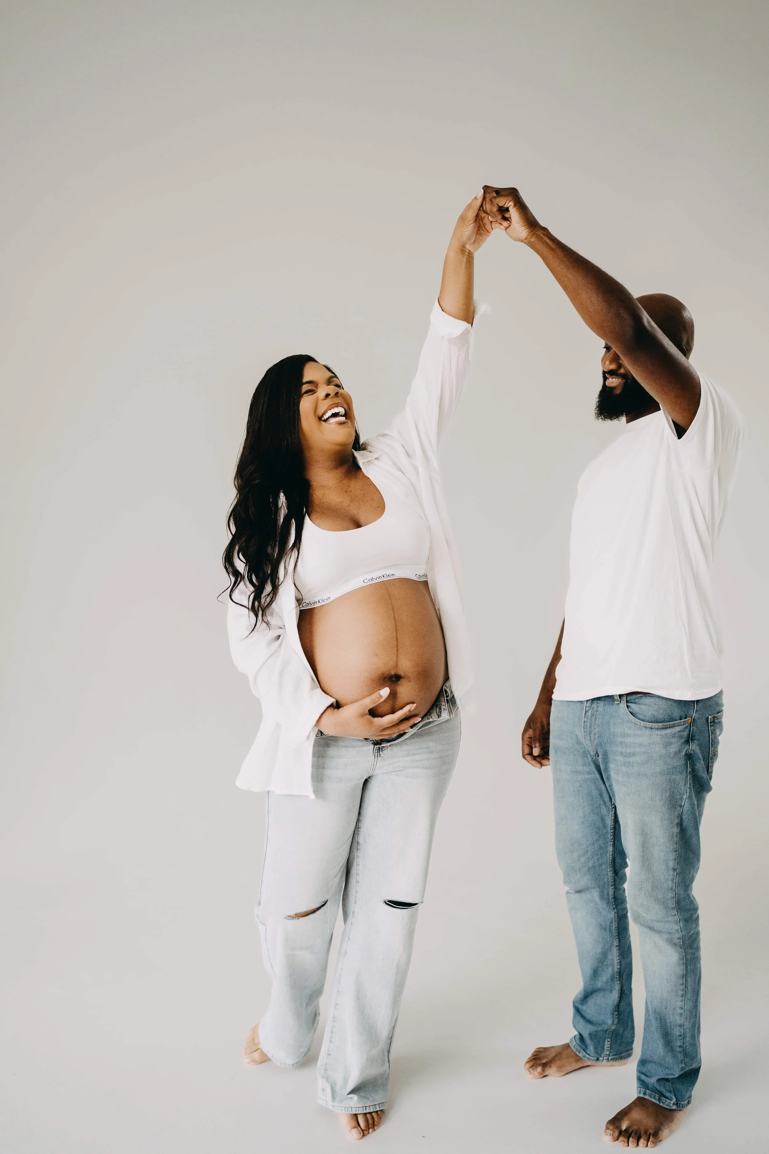 Natural Light Studio Maternity Sessions in Nashville: What to expect 