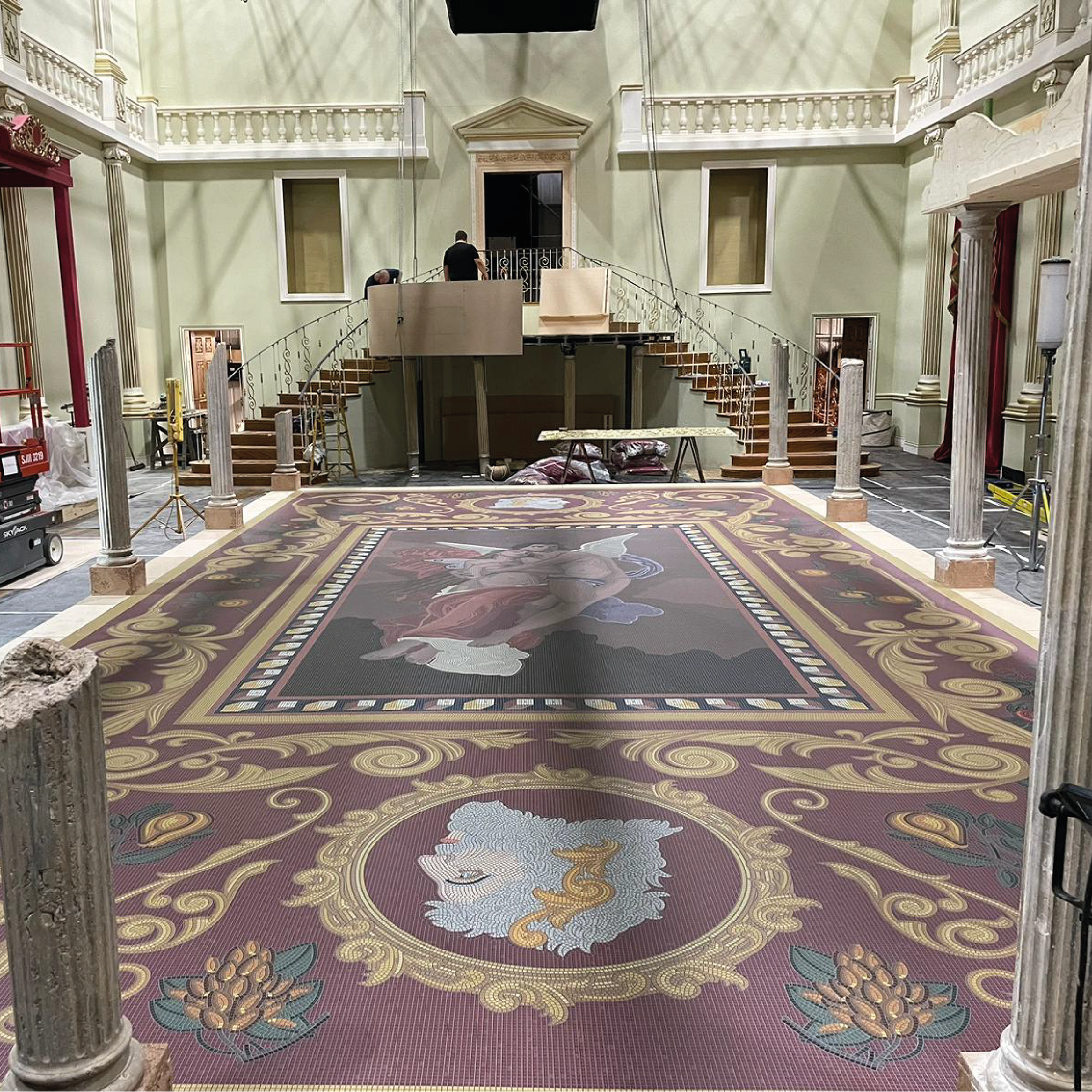 QUEENS-BALL-FLOOR-04.png