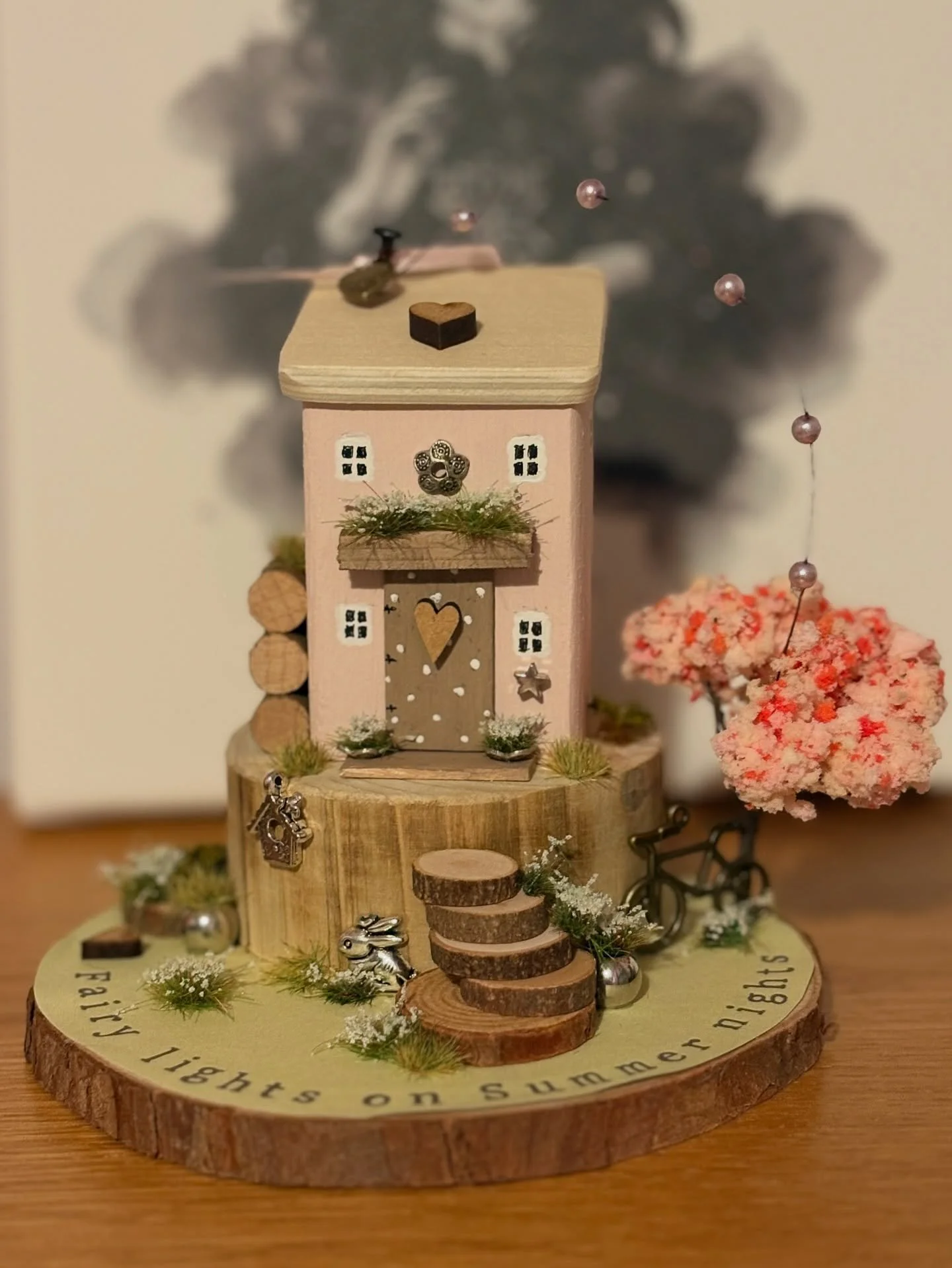 This year I&rsquo;m really enjoying my non-digital hobbies. 

I know I&rsquo;ve mentioned these little cottages before by the wonderful Kerrie  @bespokequirky but they really are one of my favourite things. 

I love how they bring me into the present