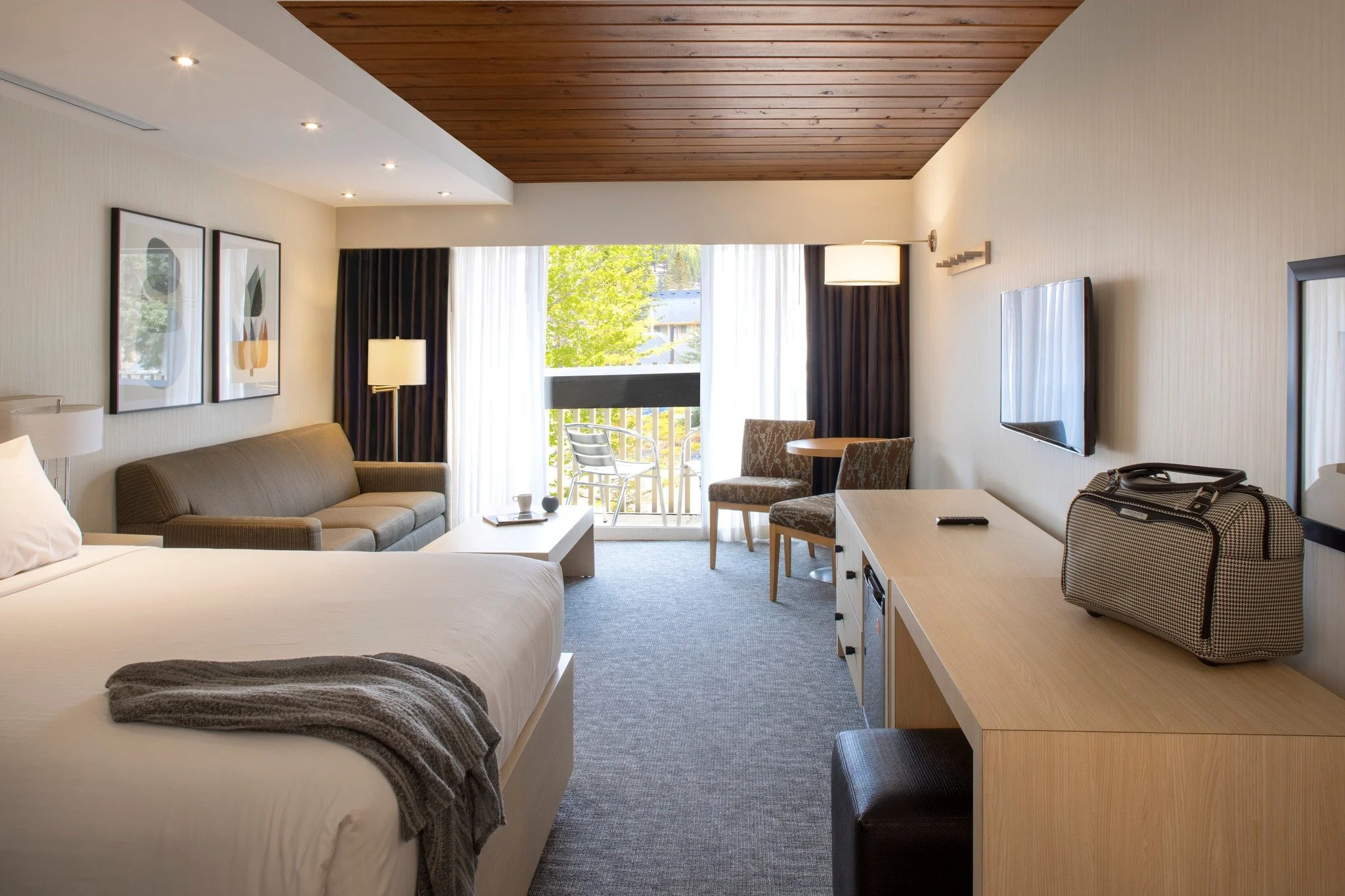 🍂 Fall is better when you book direct. 🍂

Escape to Banff this fall and enjoy a little something extra when you book your stay directly with Banff Aspen Lodge.

✨ 10% OFF your stay
☕ Up to 2 complimentary housemade beverages at Whitebark Caf&eacute