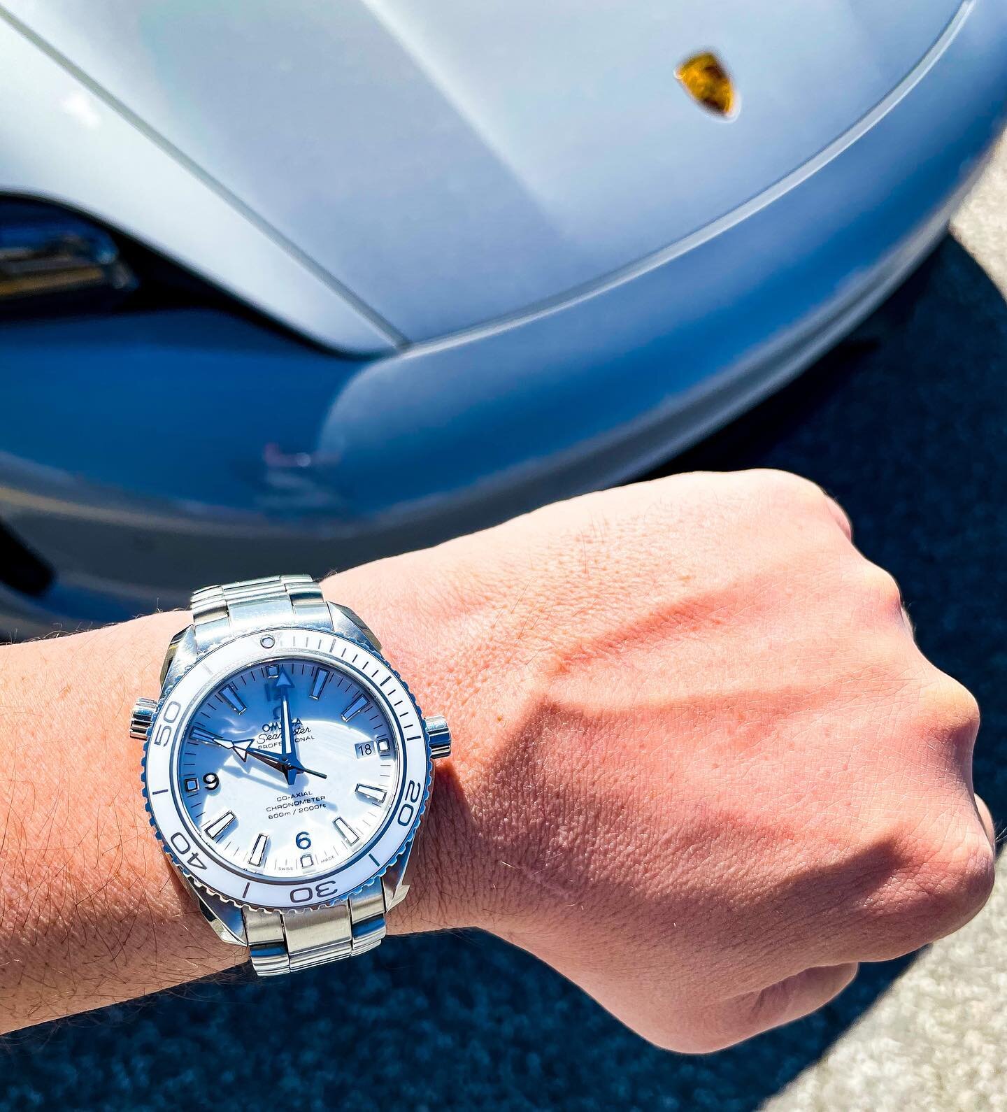 ⚡️White Hot ⚡️ 

#carsandwatches #porsche #omega #omegawatch #omegawatches #omegaseamaster #omegaseamasterplanetocean #omegaplanetocean #omegaseamasterprofessional #porsches #porschetaycan #electriccar #electriccars #taycan #porschemoment #porschelov